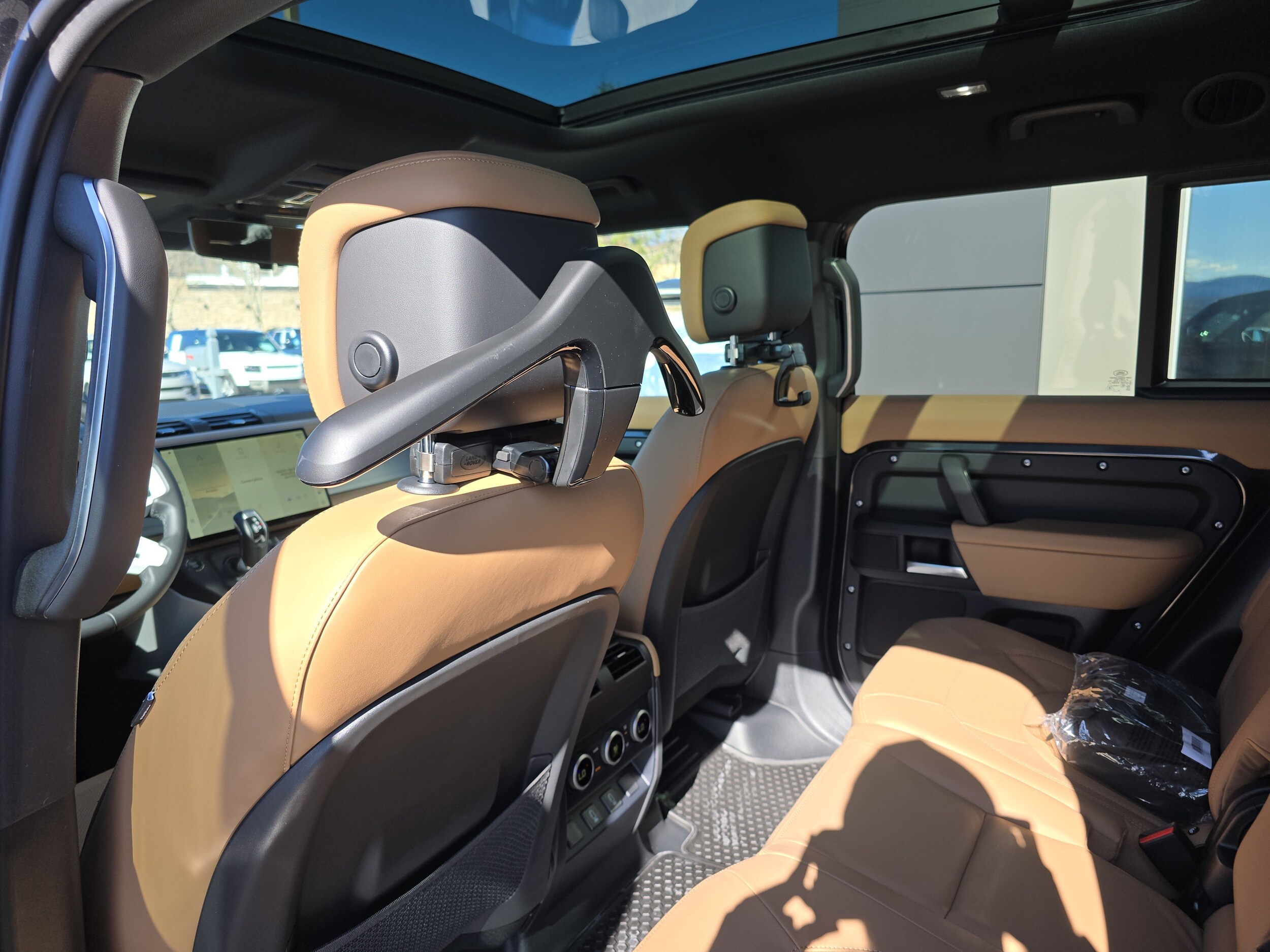 2026 Land Rover Defender X-Dynamic SE - Photo 17
