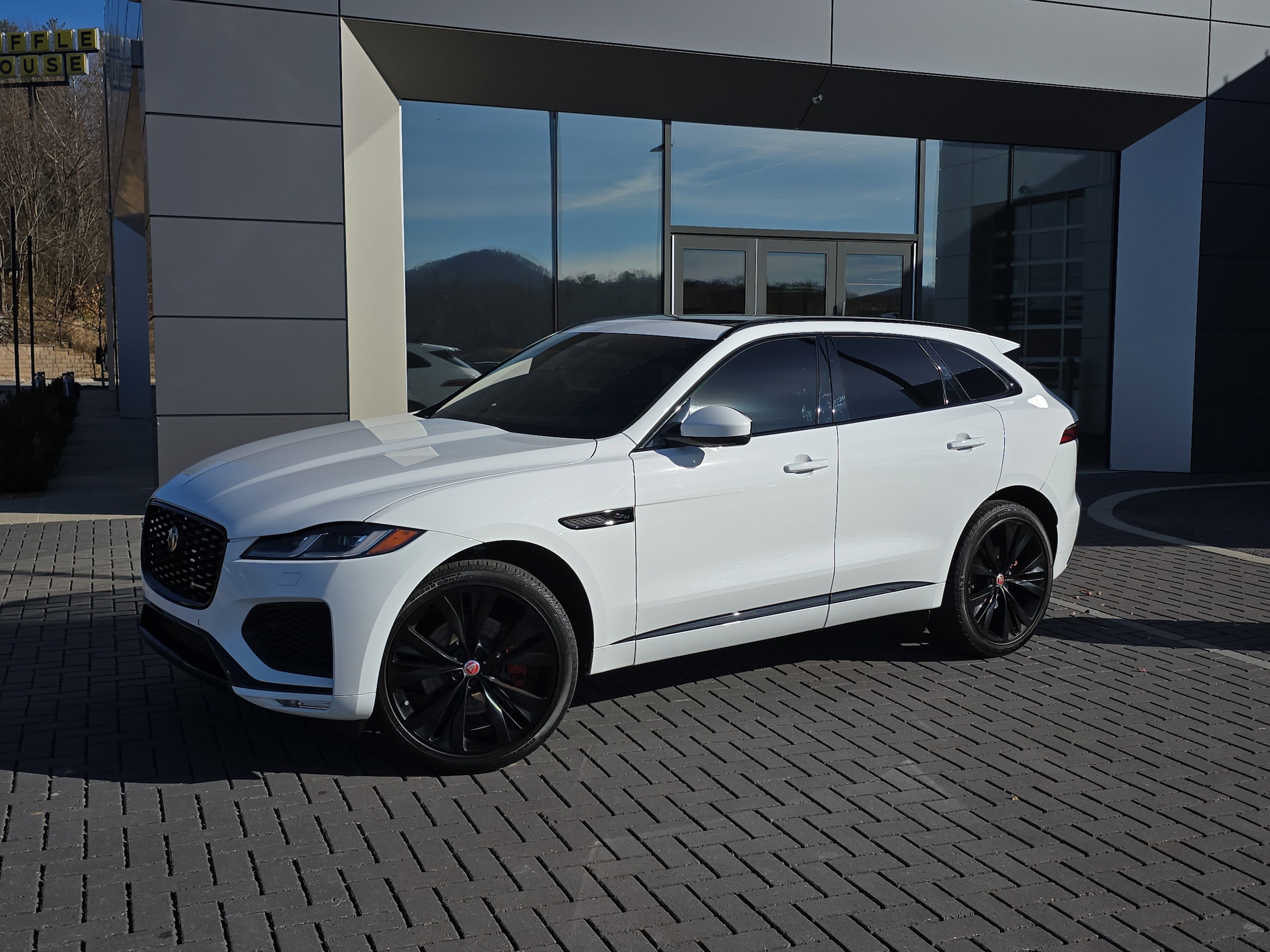 2023 Jaguar F-Pace R-Dynamic S's photo
