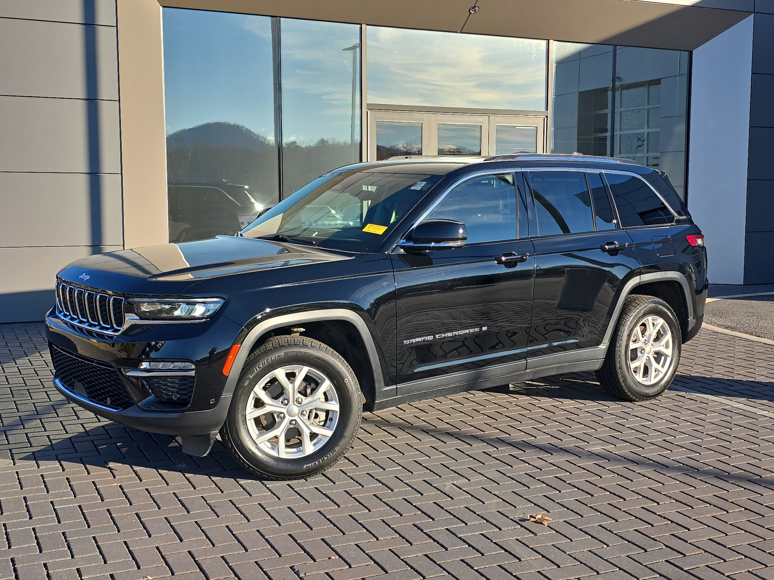 2023 Jeep Grand Cherokee Limited's photo