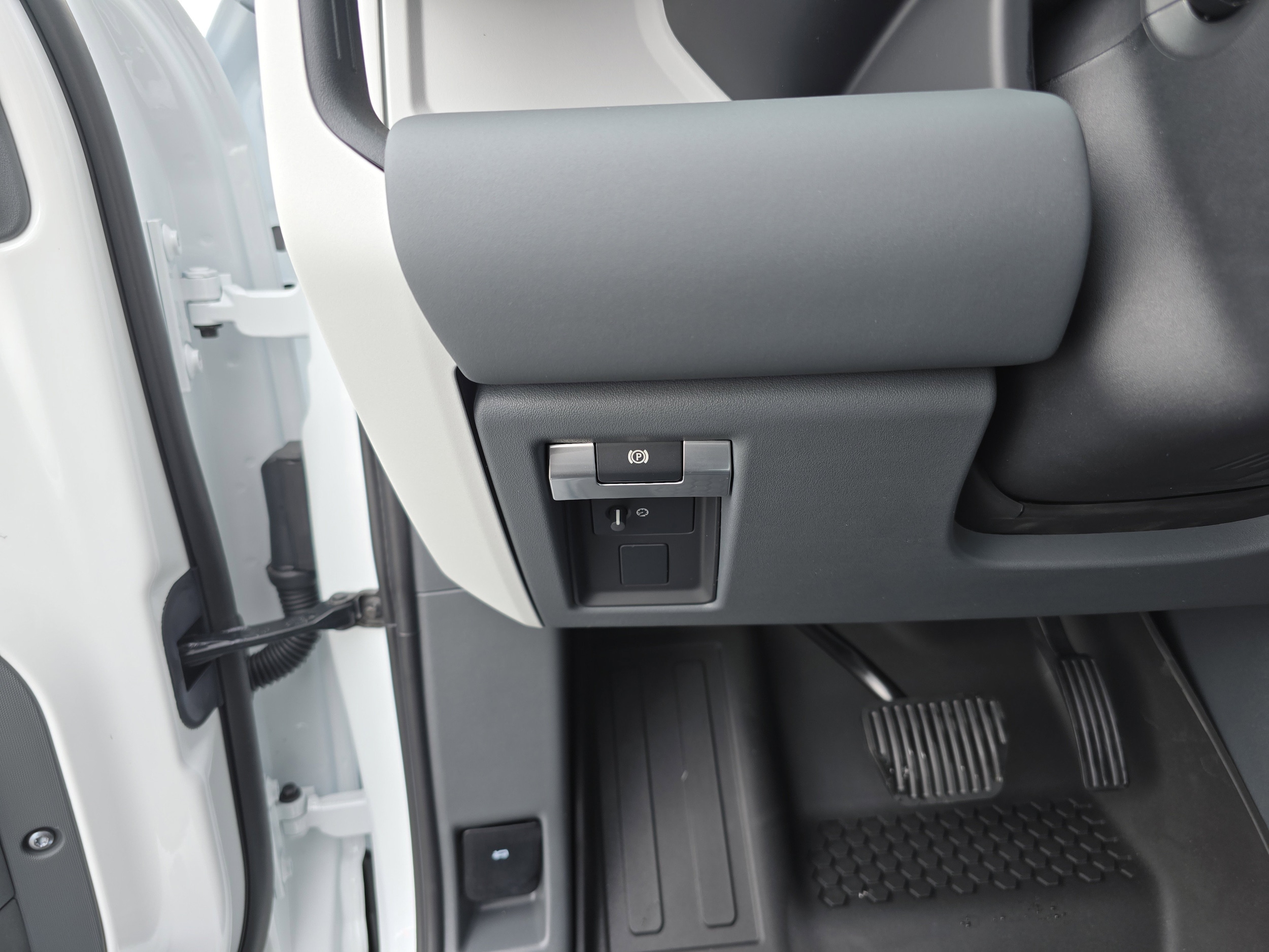 2026 Land Rover Defender X-Dynamic SE - Photo 35