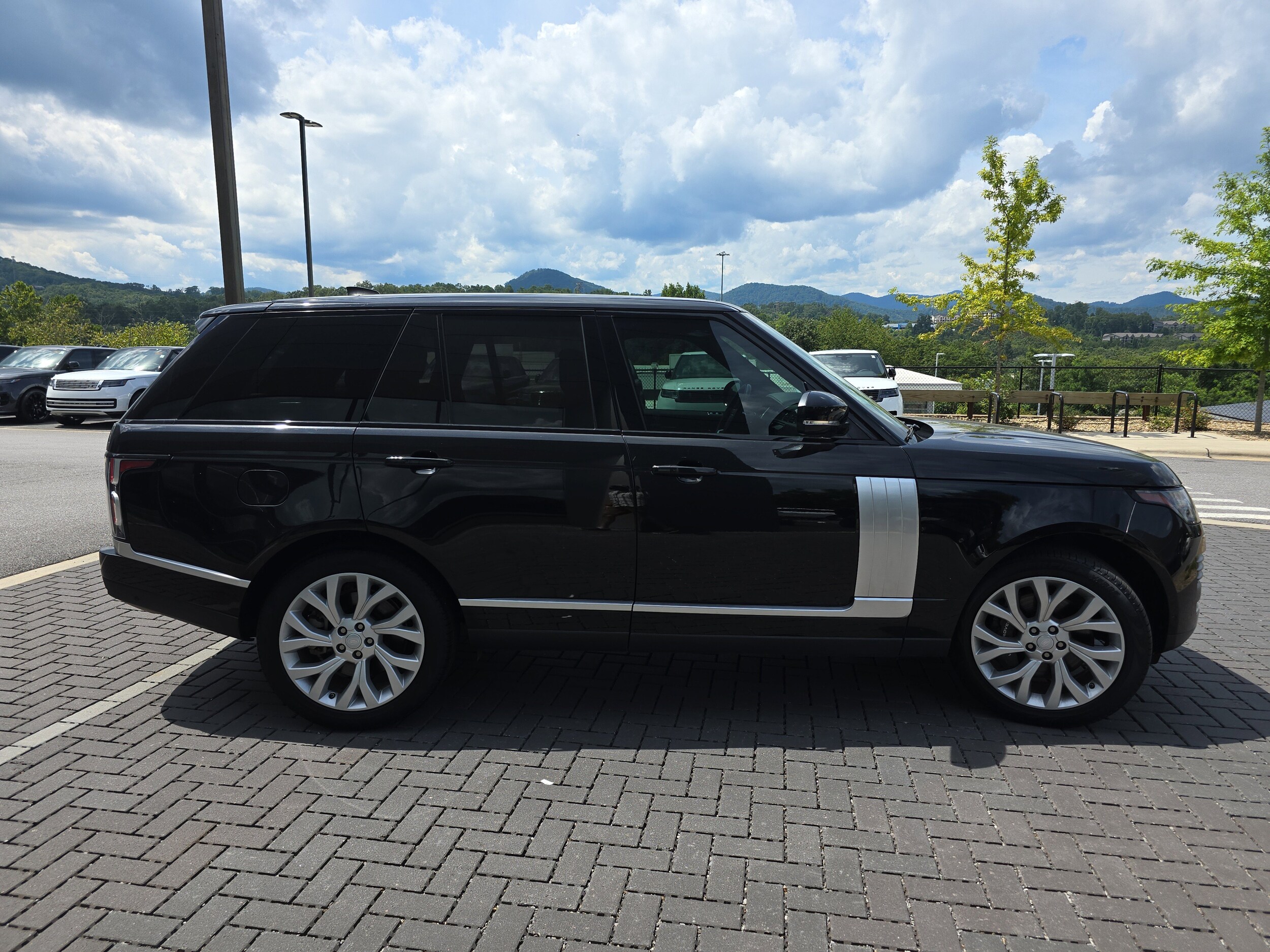 2021 Land Rover Range Rover photo 2