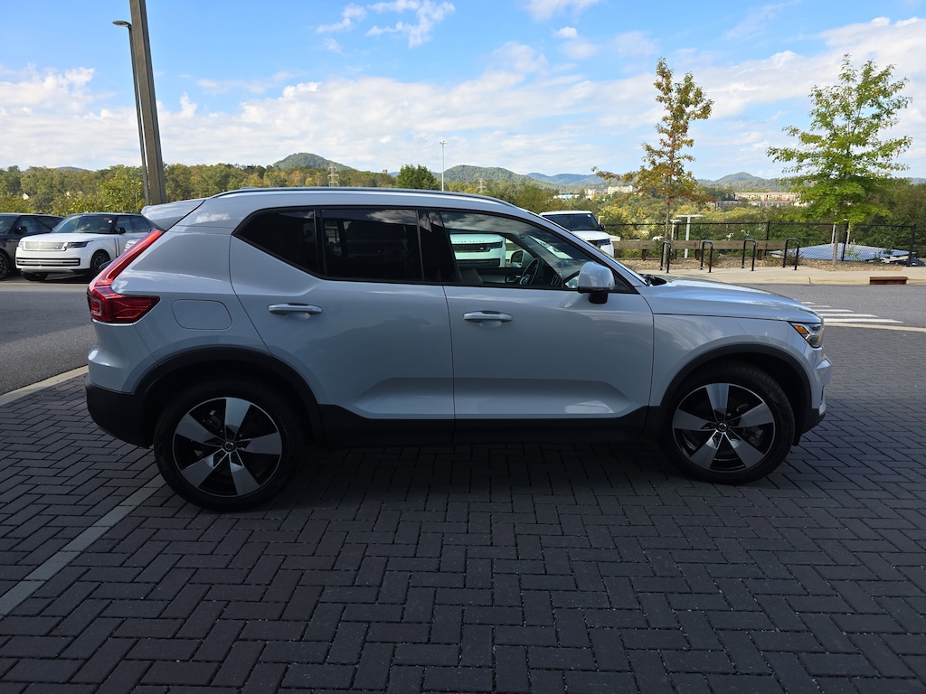 Used 2020 Volvo XC40 Momentum T5 AWD Momentum