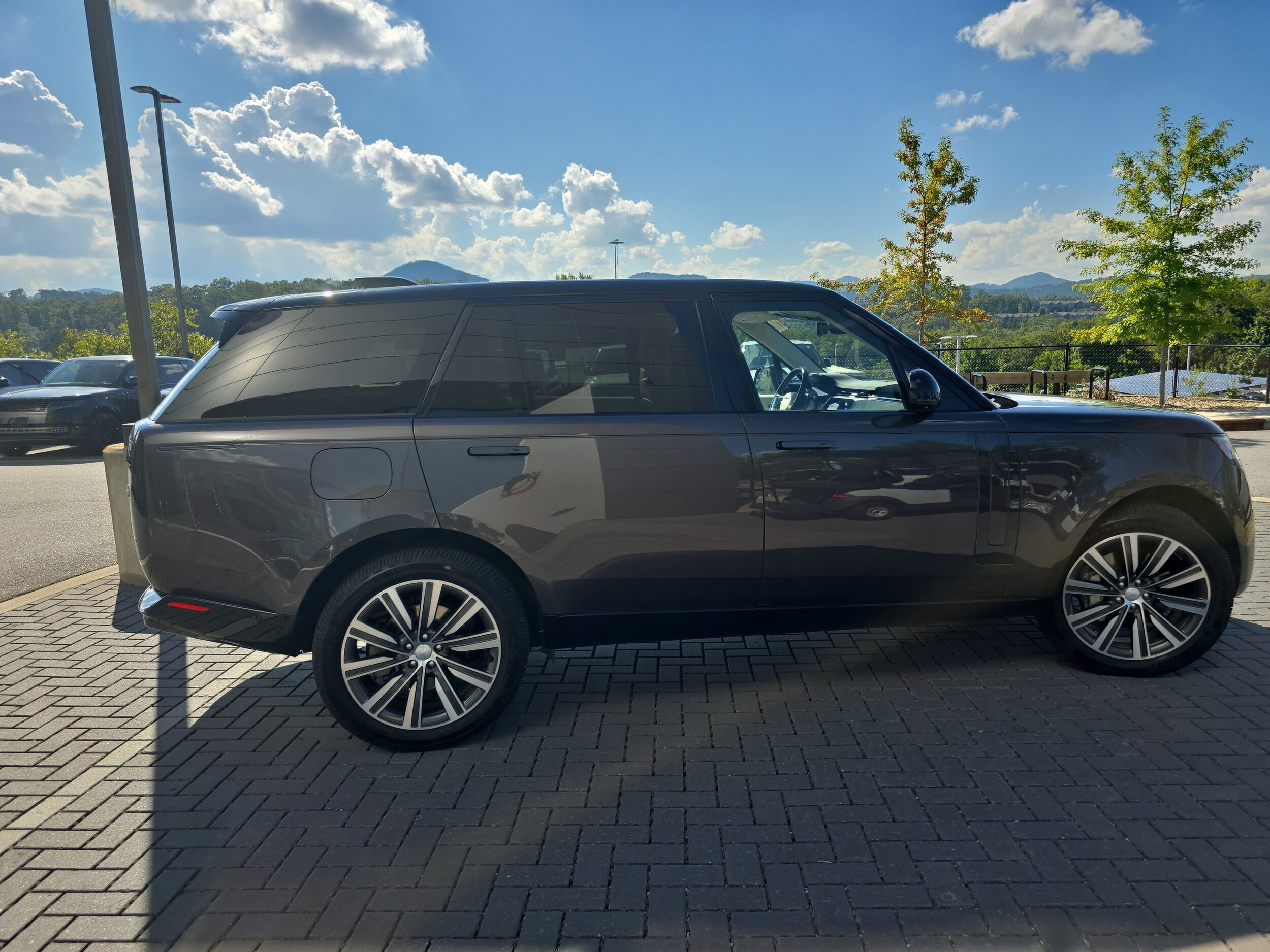 2023 Land Rover Range Rover SE photo 4