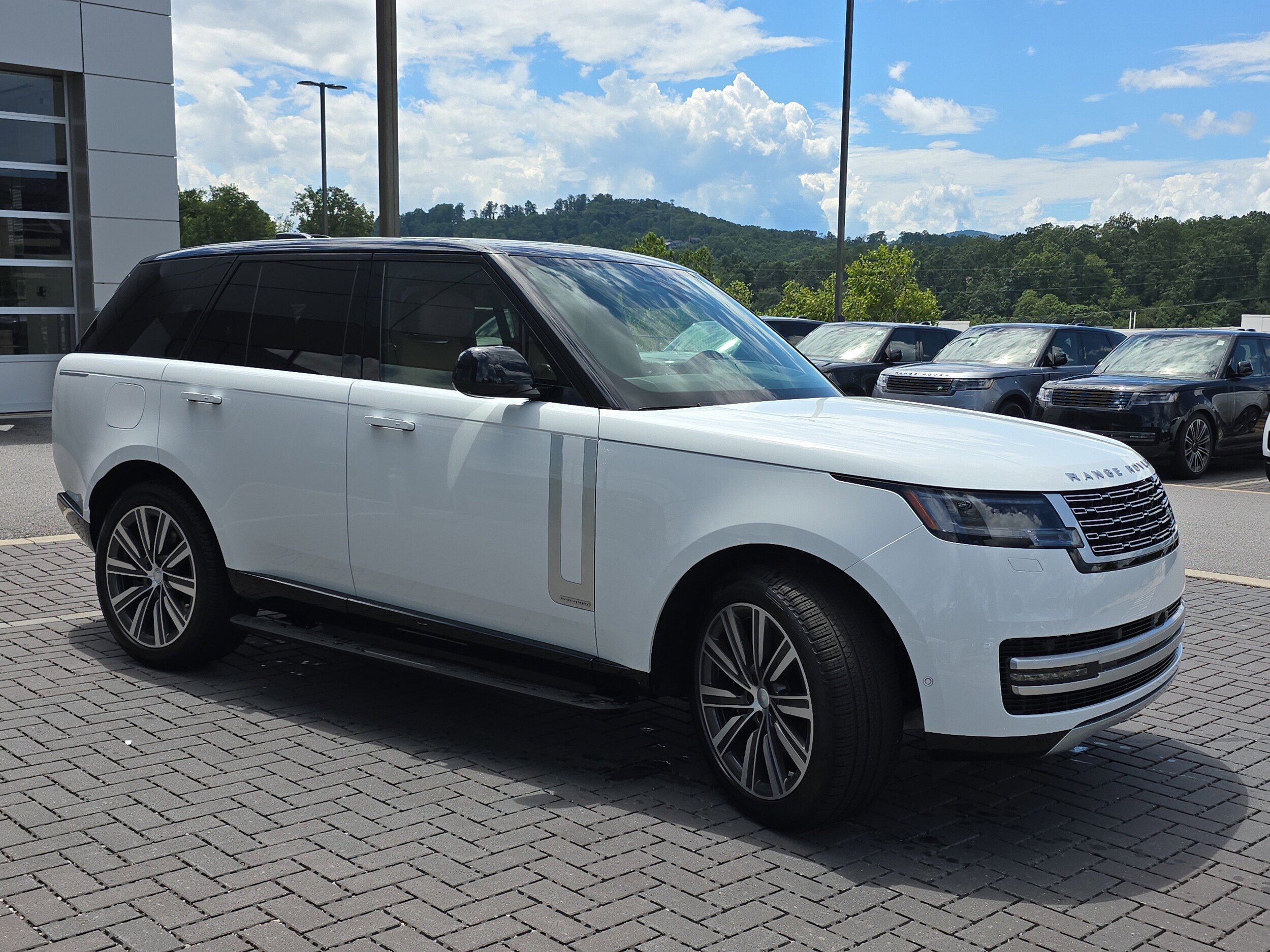 2025 Land Rover Range Rover Autobiography photo 3