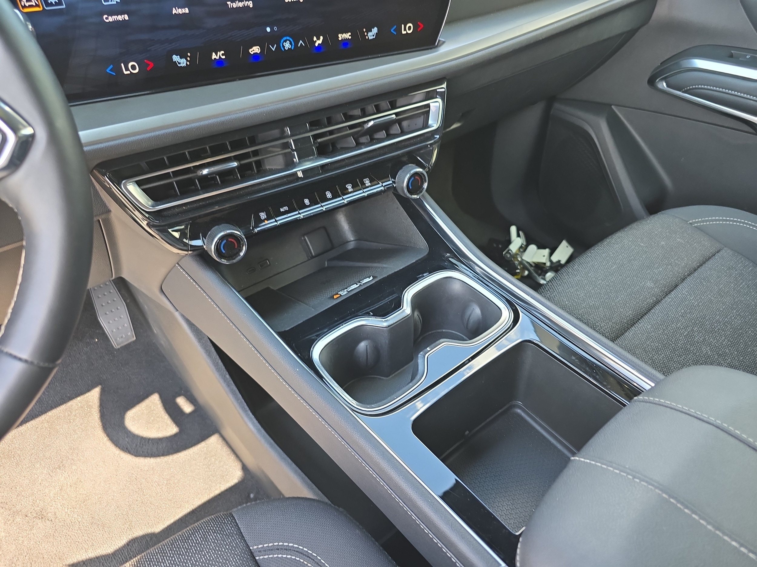 2025 Chevrolet Traverse LT - Photo 27