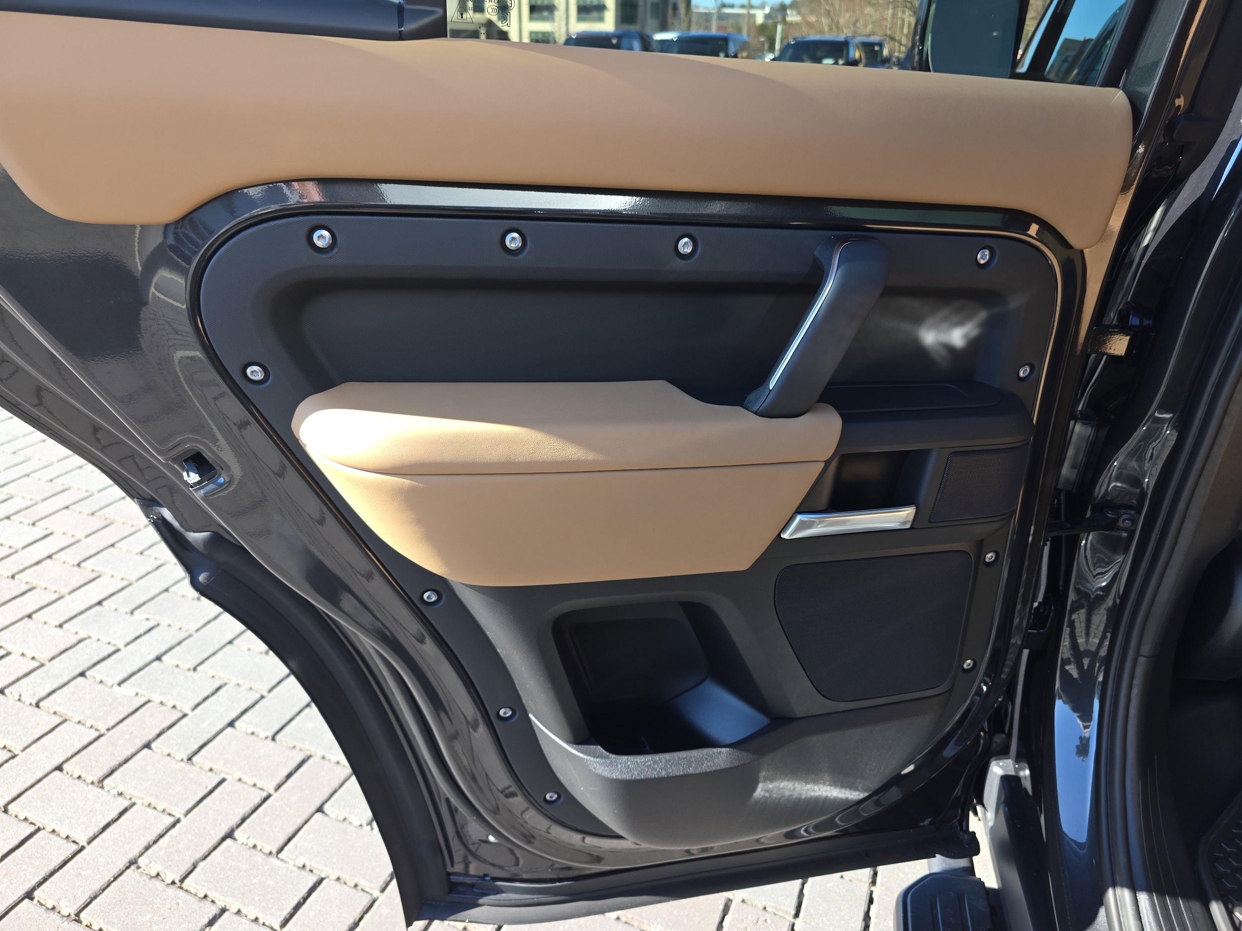 2026 Land Rover Defender X-Dynamic SE - Photo 14