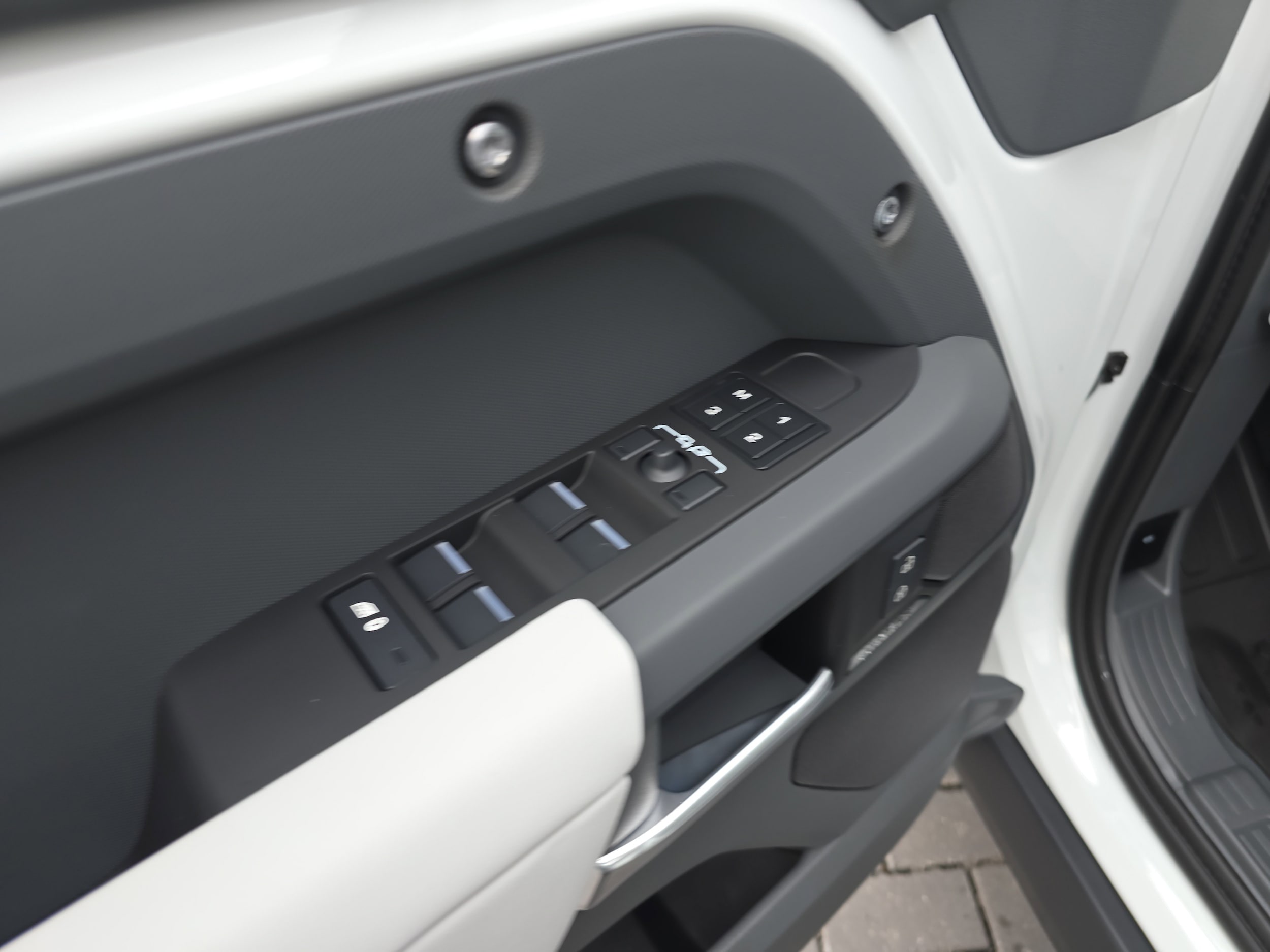 2026 Land Rover Defender X-Dynamic SE - Photo 20