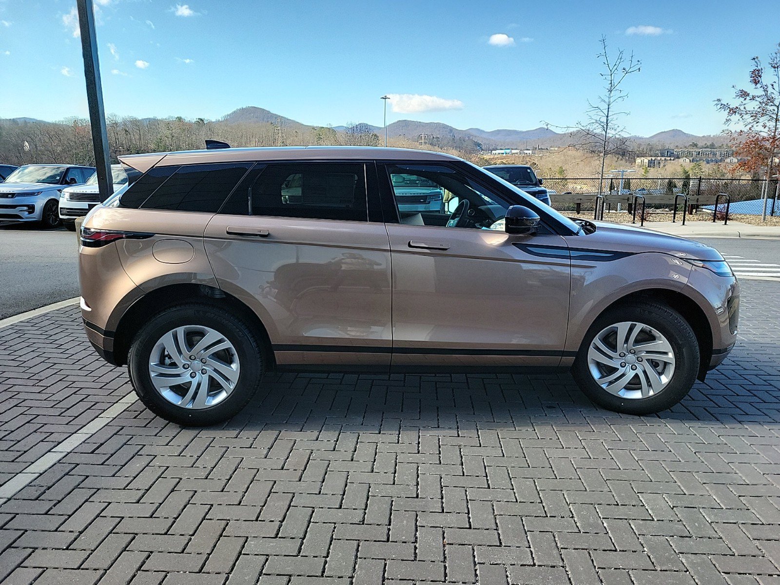 2025 Land Rover Range Rover Evoque S photo 4