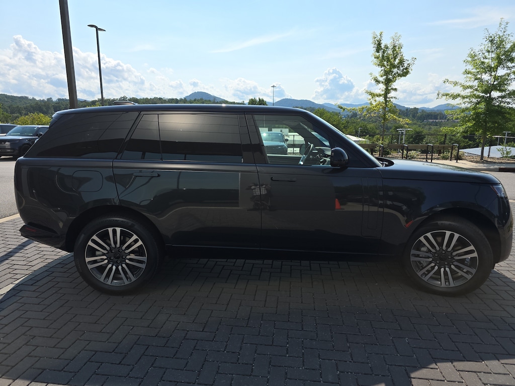 New 2026 Land Rover Range Rover SE LWB 7-Seats / V8 SUV