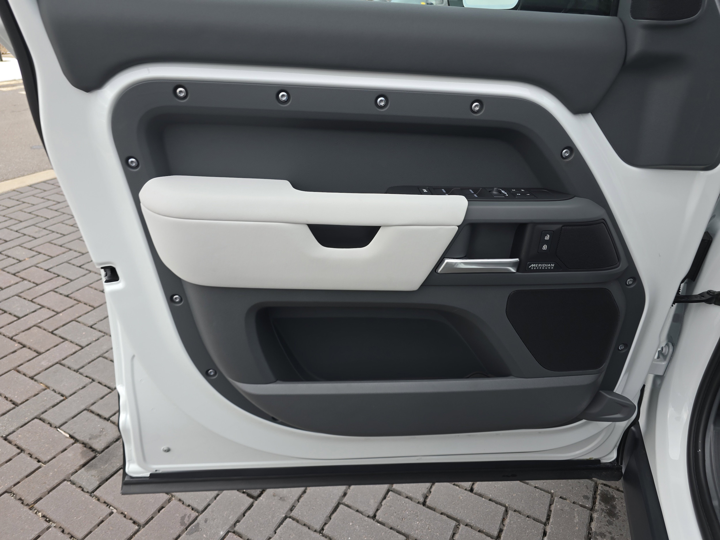 2026 Land Rover Defender X-Dynamic SE - Photo 19
