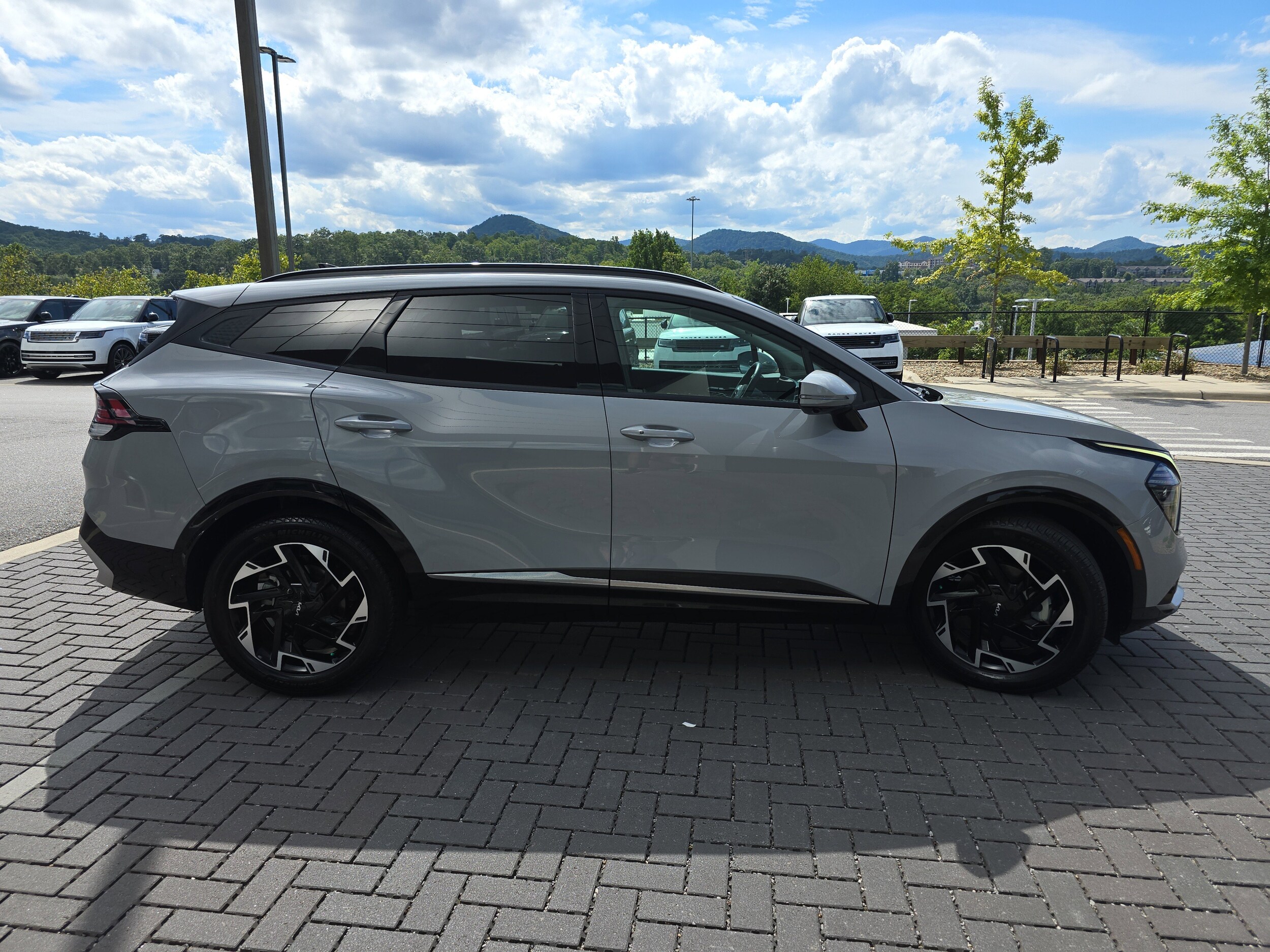 2023 Kia Sportage photo 3