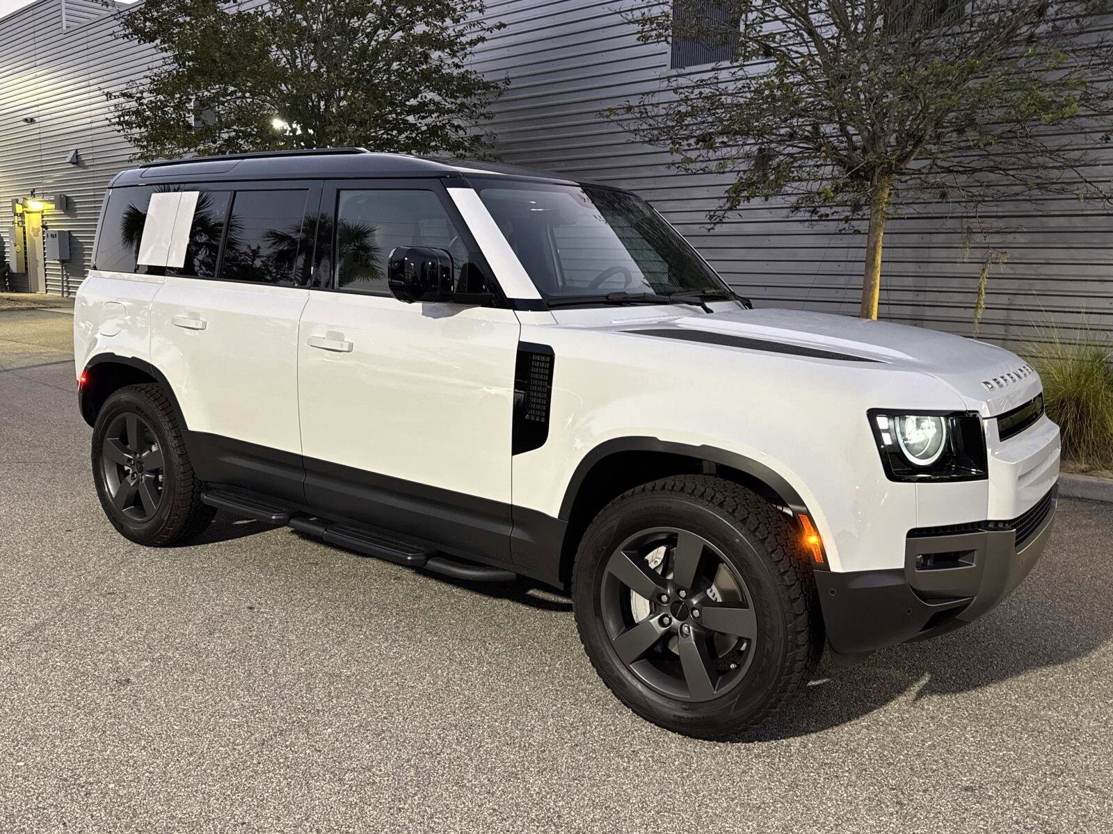 2026 Land Rover Defender 110 S photo 4