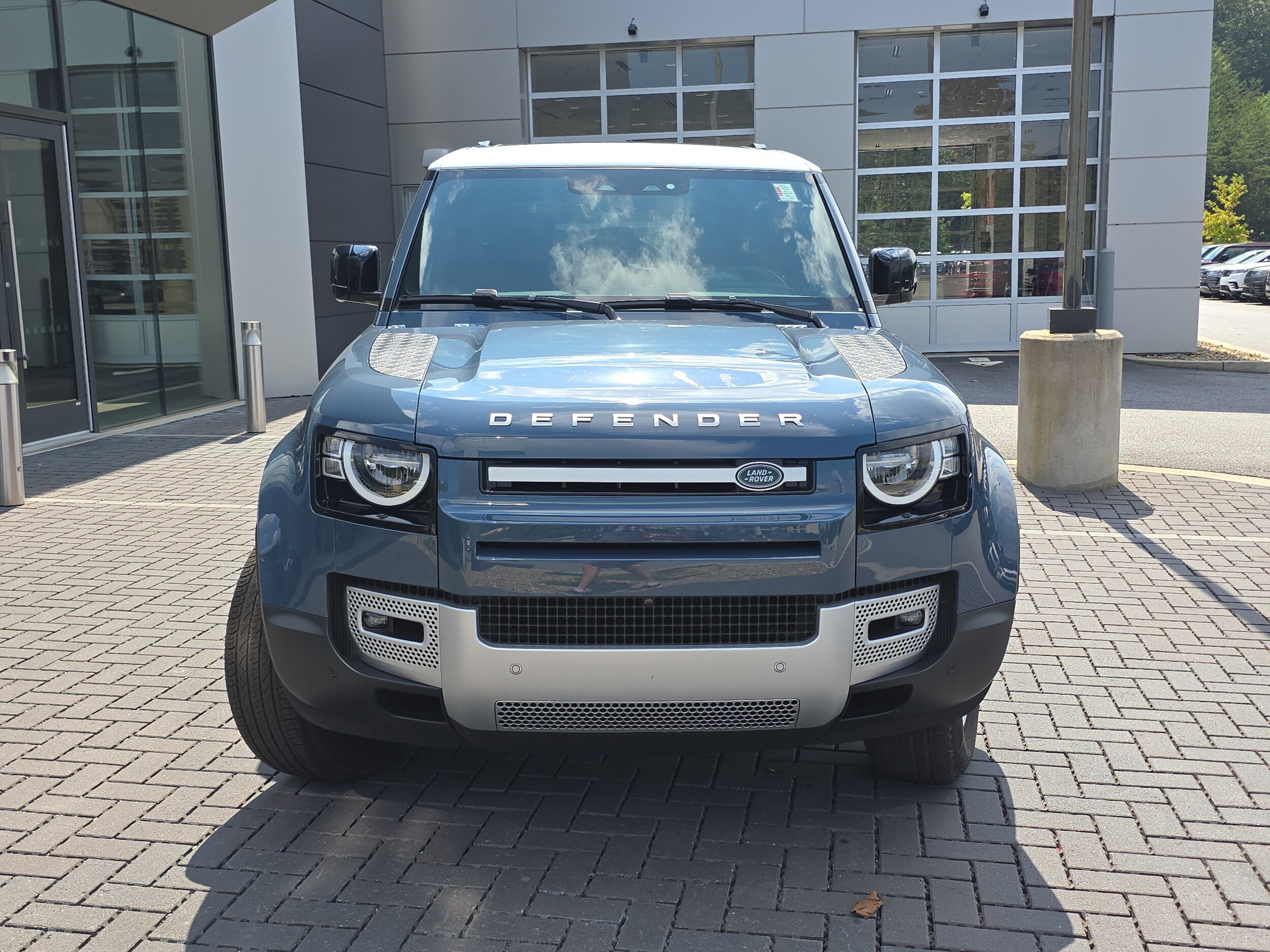 2023 Land Rover Defender 110 S photo 2