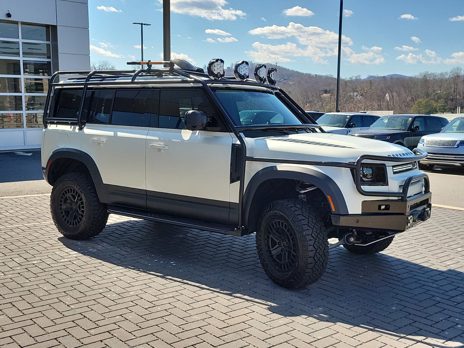 2024 Land Rover Defender 110 S photo 3
