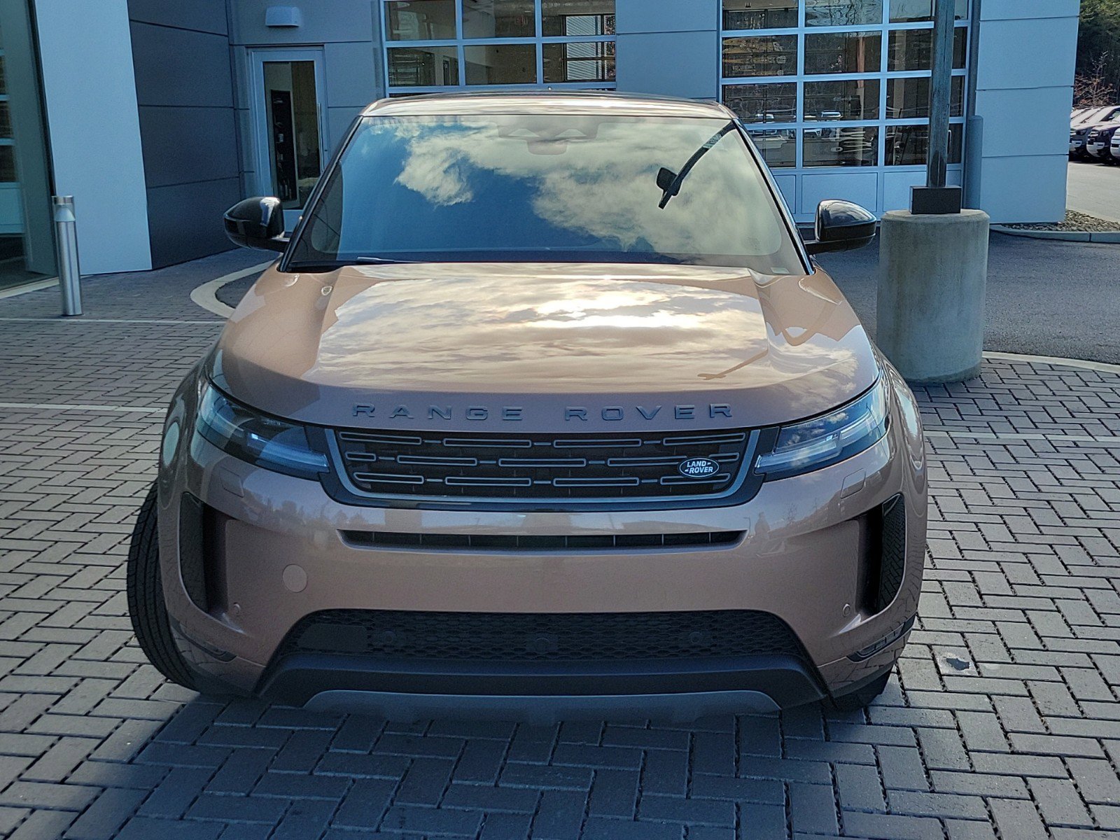 2025 Land Rover Range Rover Evoque S photo 2
