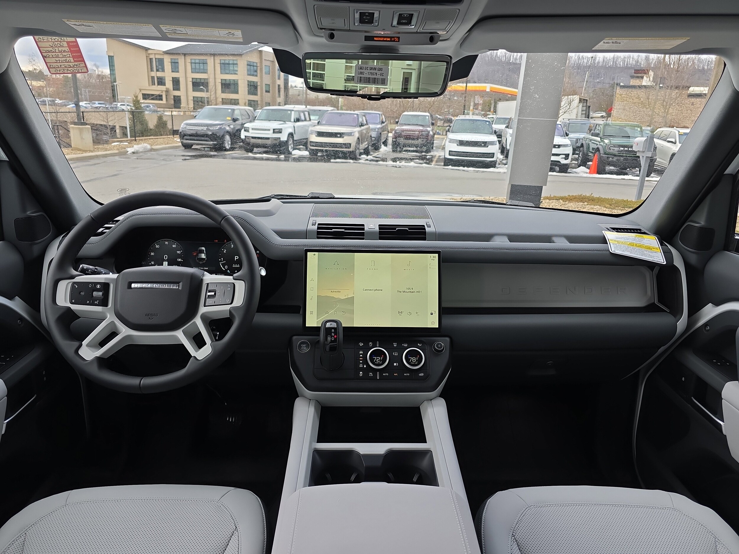 2026 Land Rover Defender X-Dynamic SE - Photo 18