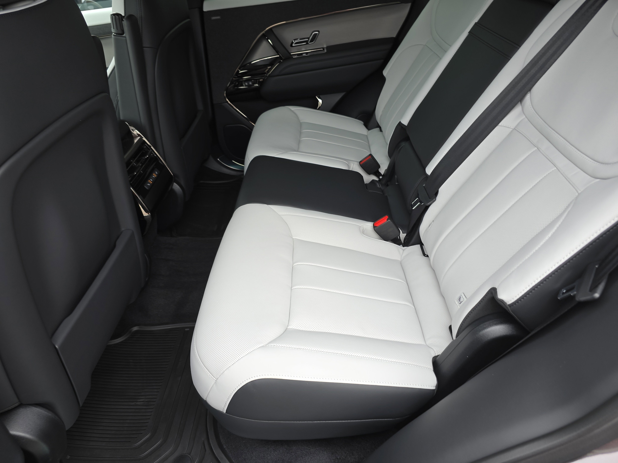 2025 Land Rover Range Rover Sport Dynamic SE - Photo 17