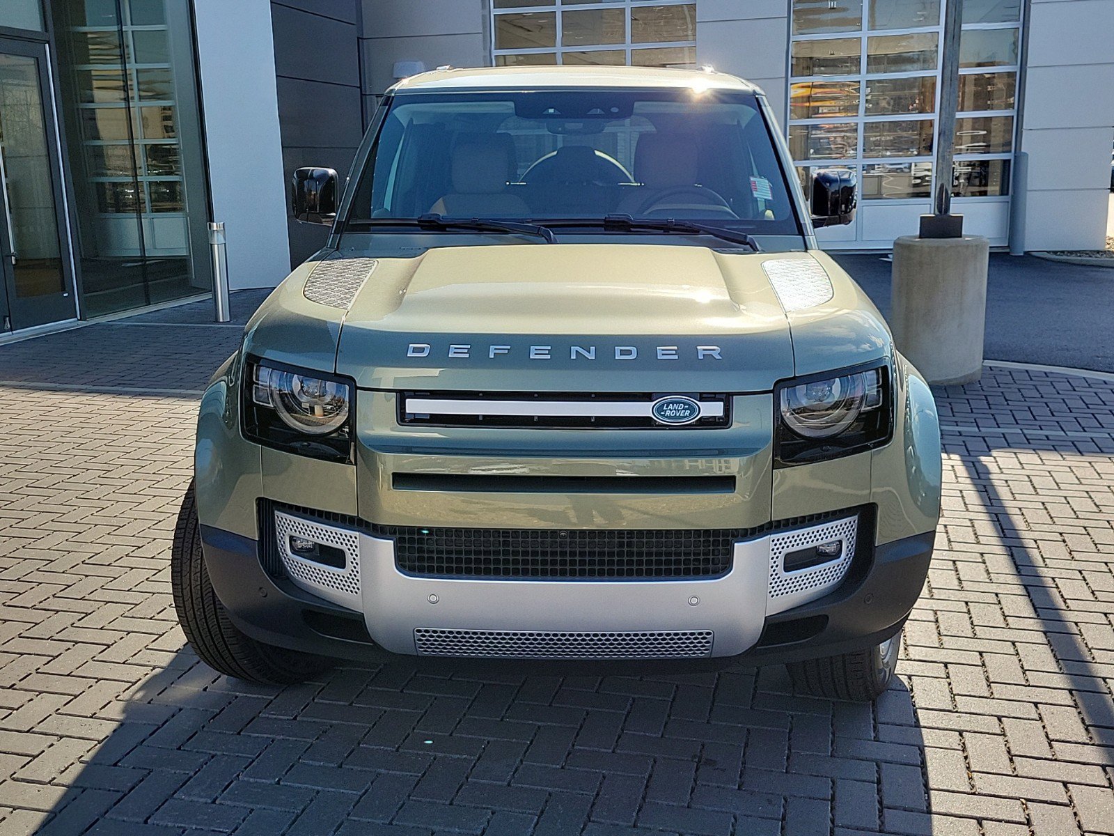 2025 Land Rover Defender 110 S photo 2
