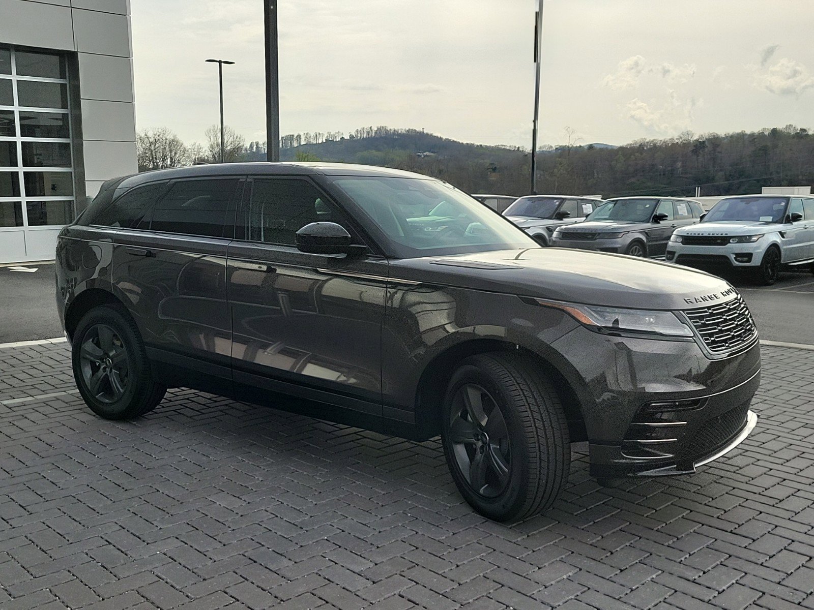 2025 Land Rover Range Rover Velar SE photo 2