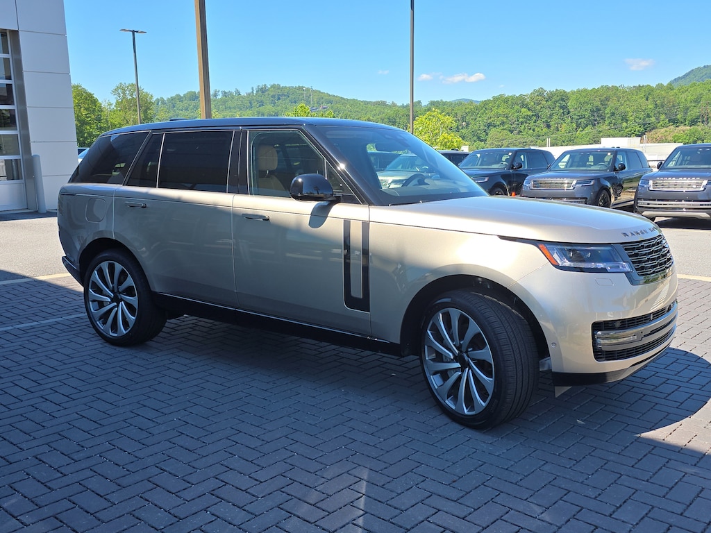 New 2026 Land Rover Range Rover SE LWB 7-Seats / V8 SUV