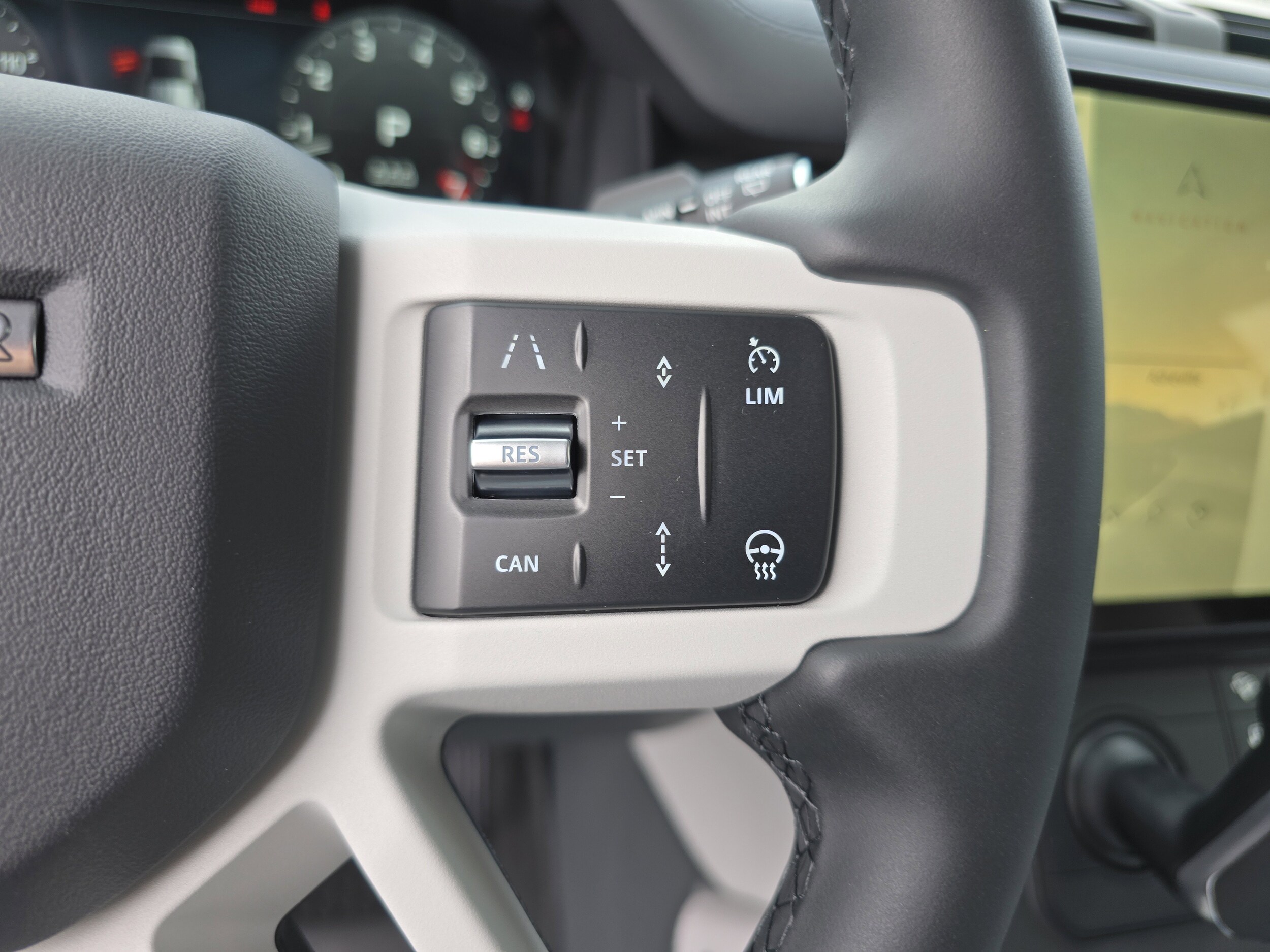 2026 Land Rover Defender X-Dynamic SE - Photo 32