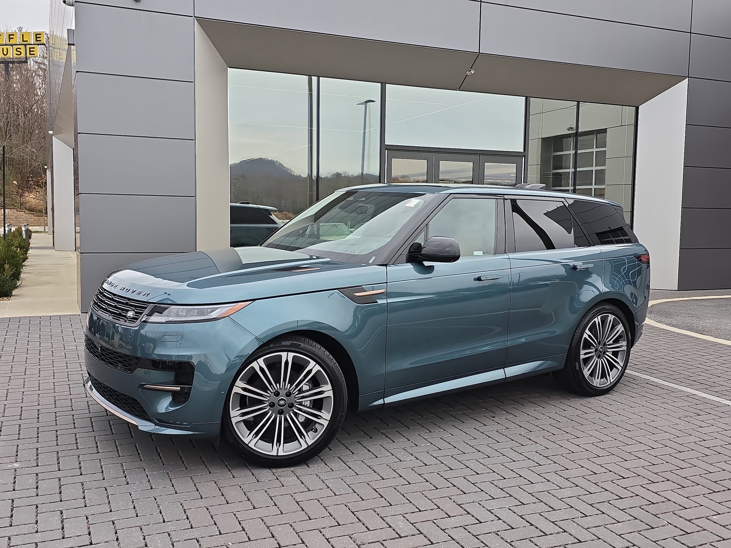2025 Land Rover Range Rover Sport Dynamic SE's photo