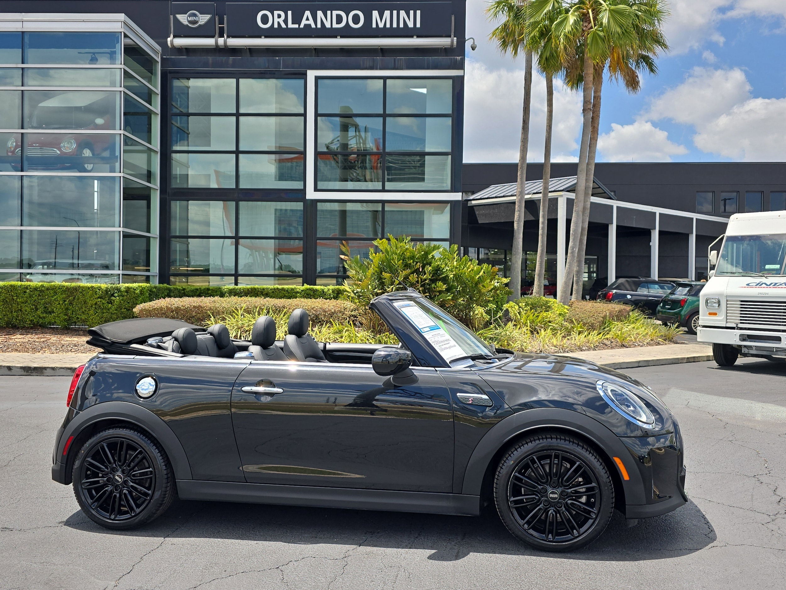 2024 MINI Convertible S's photo