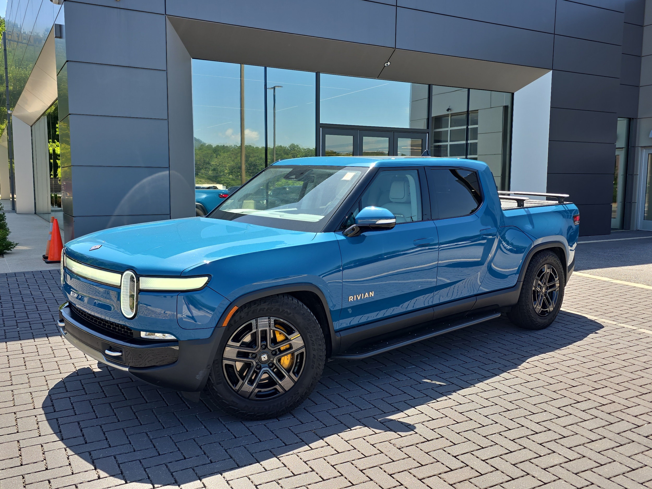 2023 Rivian R1T Adventure Quad-Motor Large Pack's photo