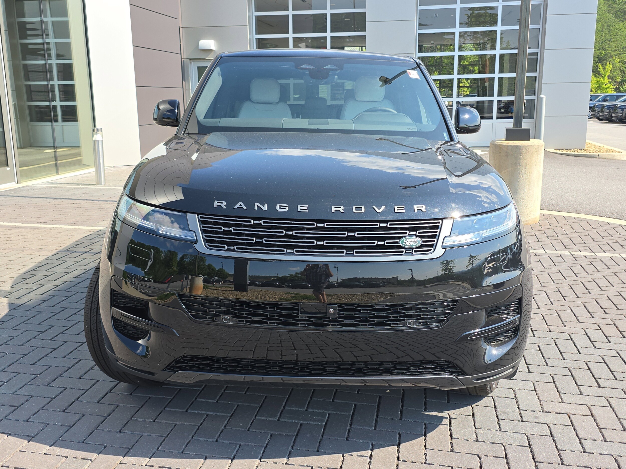 2025 Land Rover Range Rover Sport photo 2
