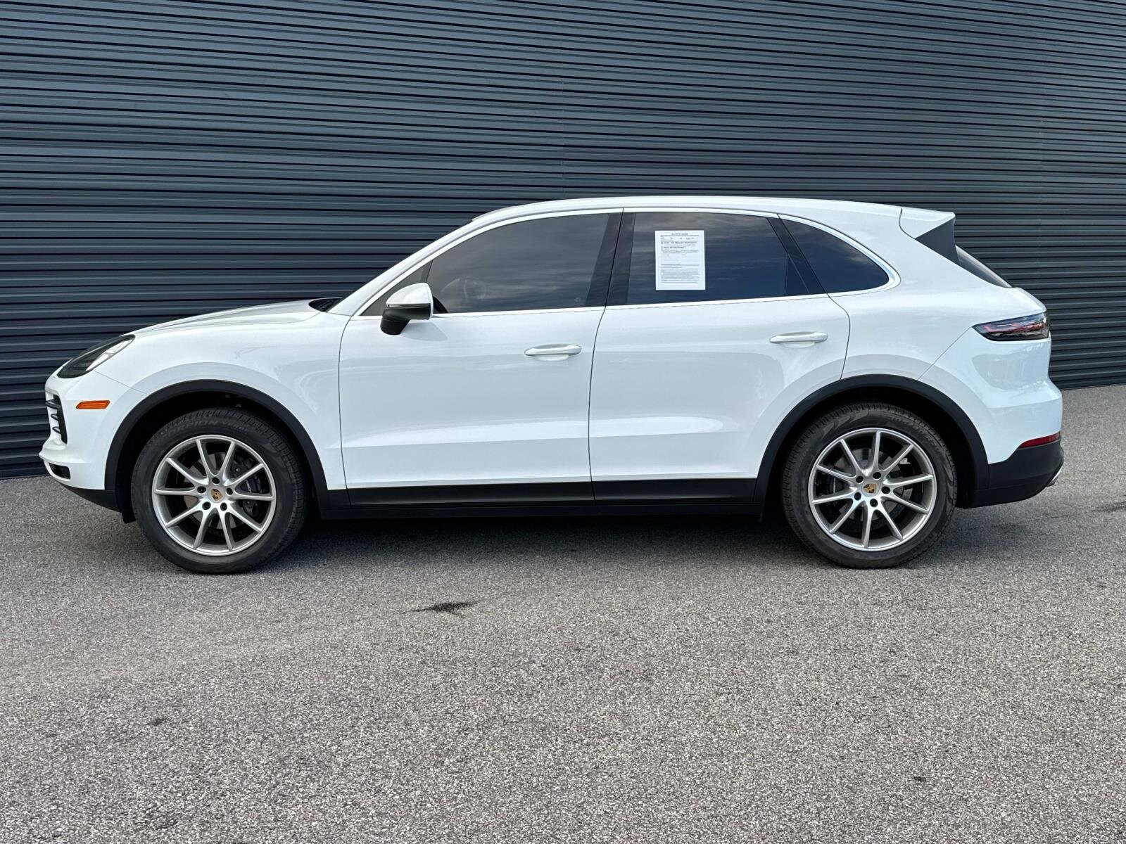 2020 Porsche Cayenne photo 2