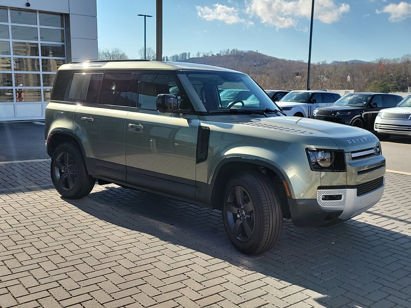 2025 Land Rover Defender 110 S photo 3