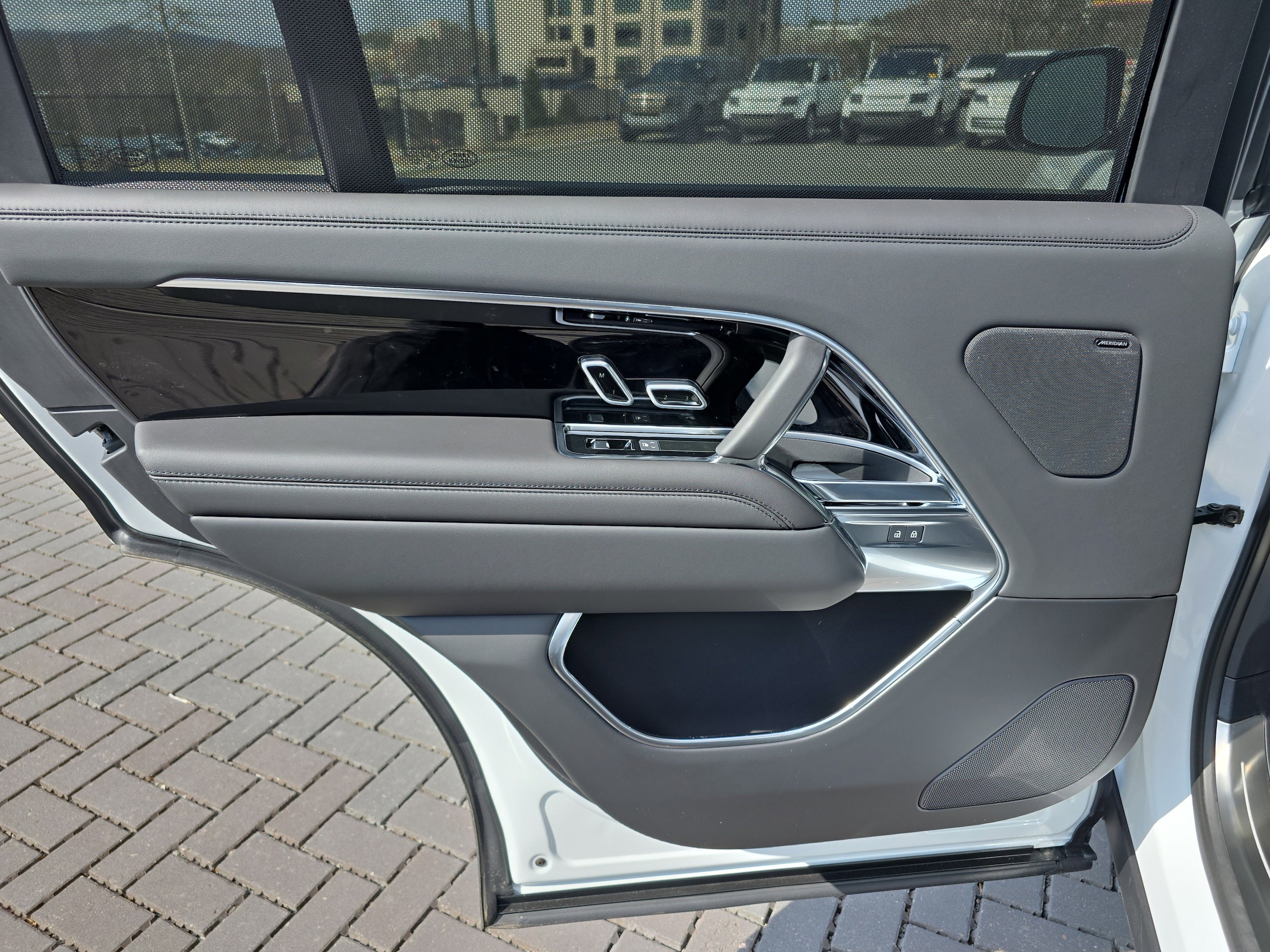 2026 Land Rover Range Rover SE - Photo 14