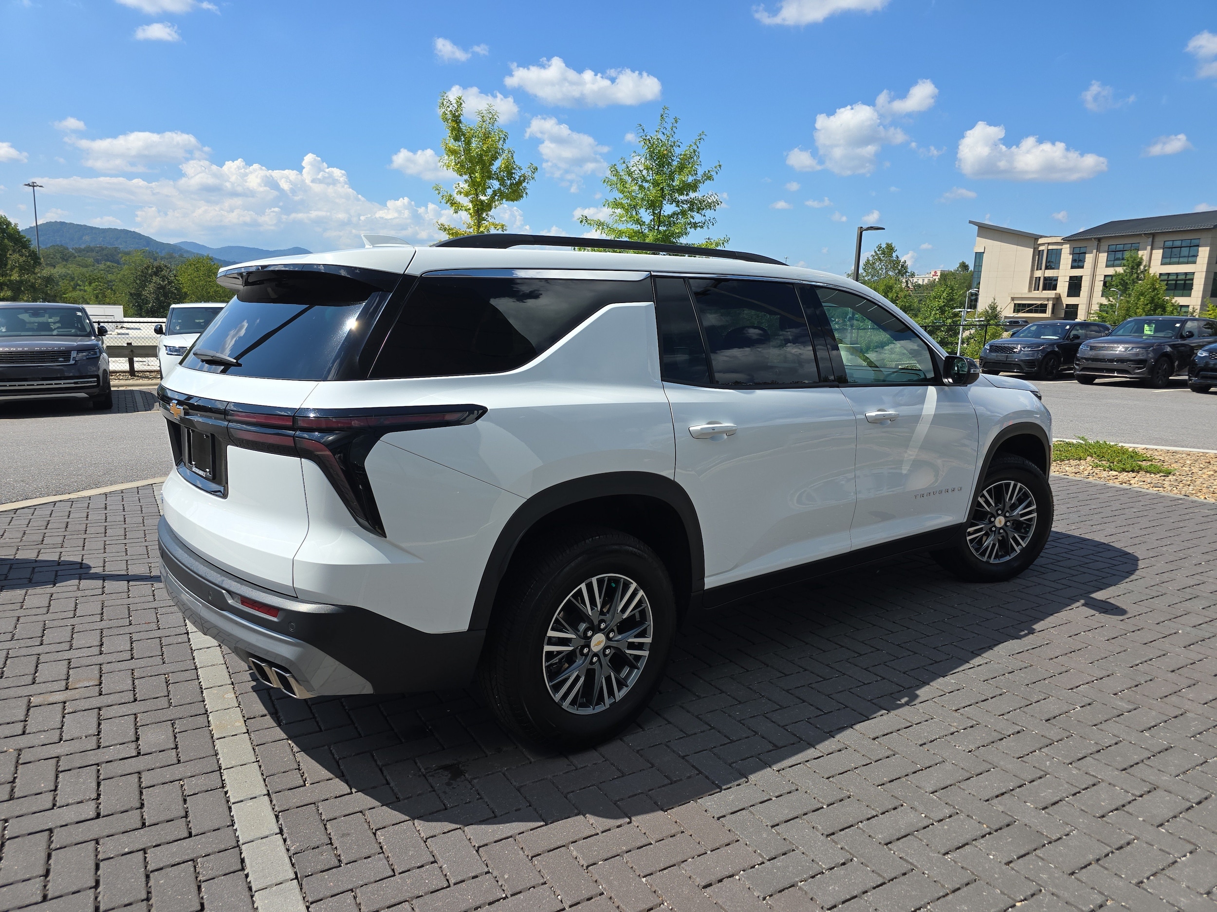 2025 Chevrolet Traverse LT - Photo 5