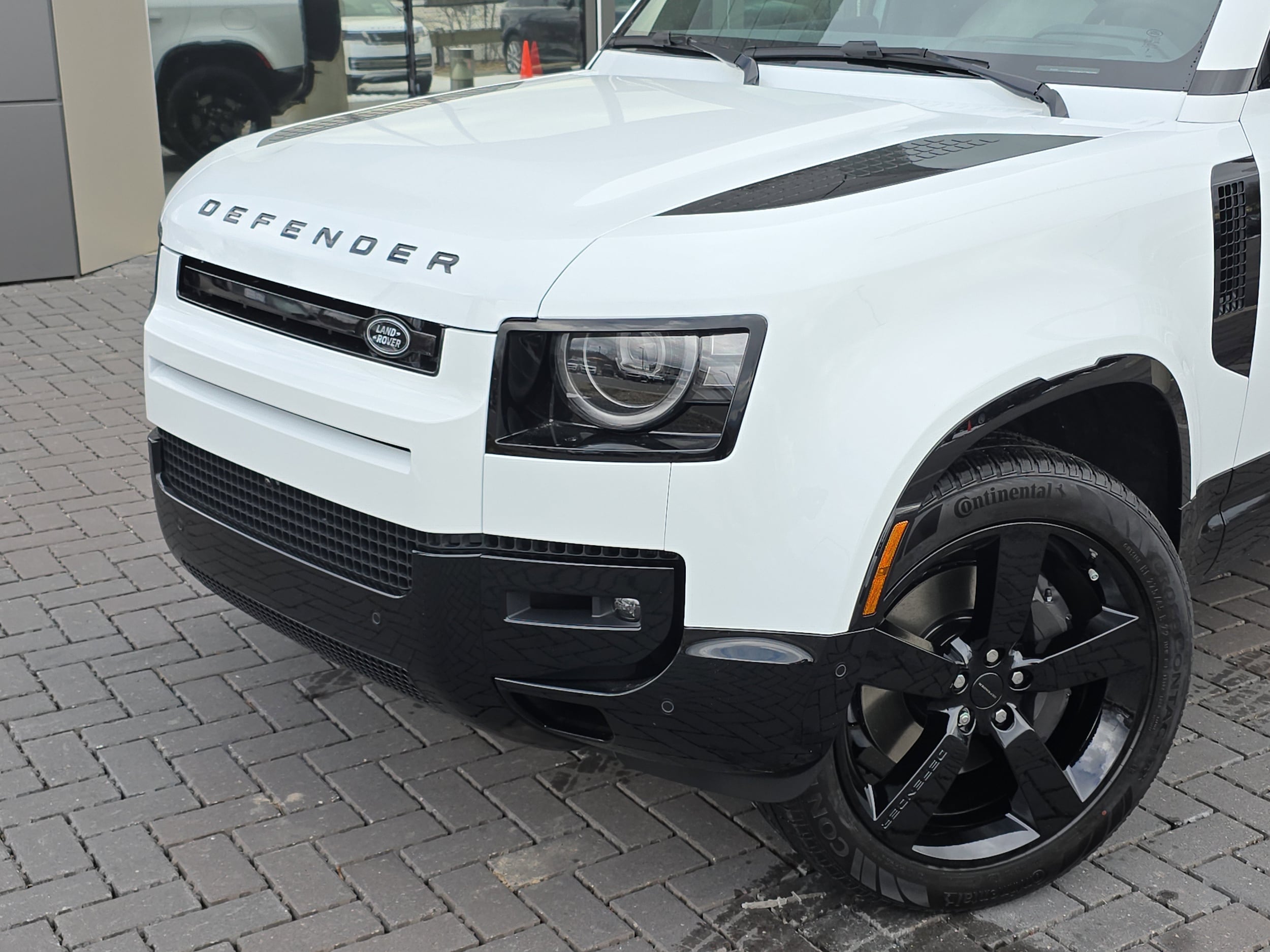 2026 Land Rover Defender X-Dynamic SE - Photo 10