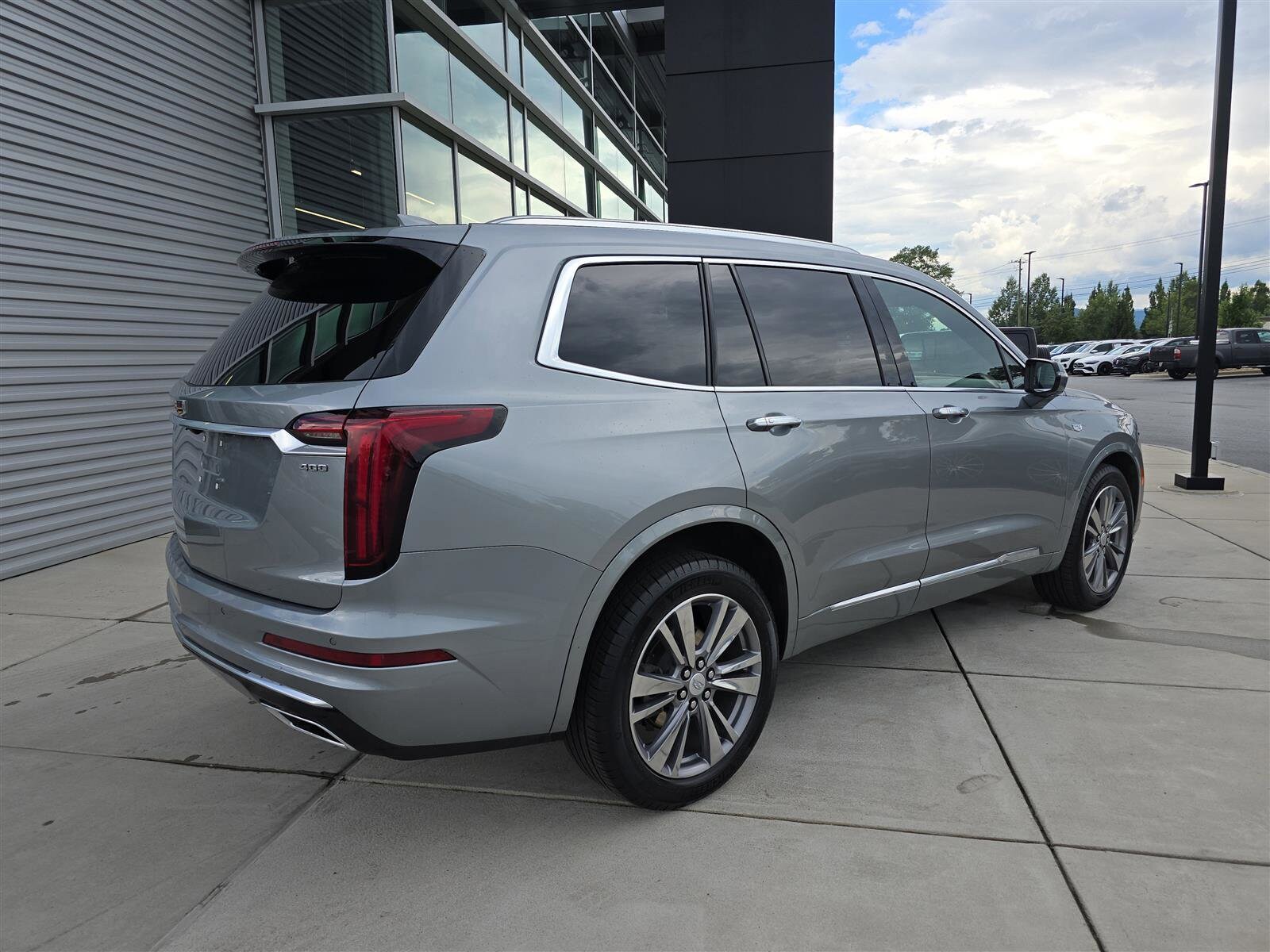 2025 Cadillac XT6 Premium Luxury photo 3