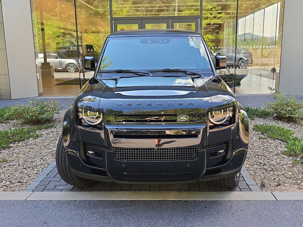 New 2026 Land Rover Defender 110 X-Dynamic SE SUV