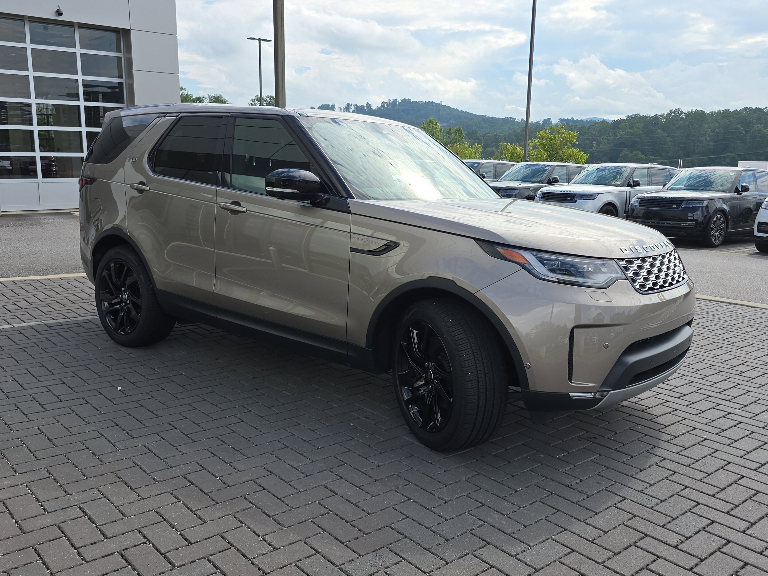 2025 Land Rover Discovery P300 S photo 3