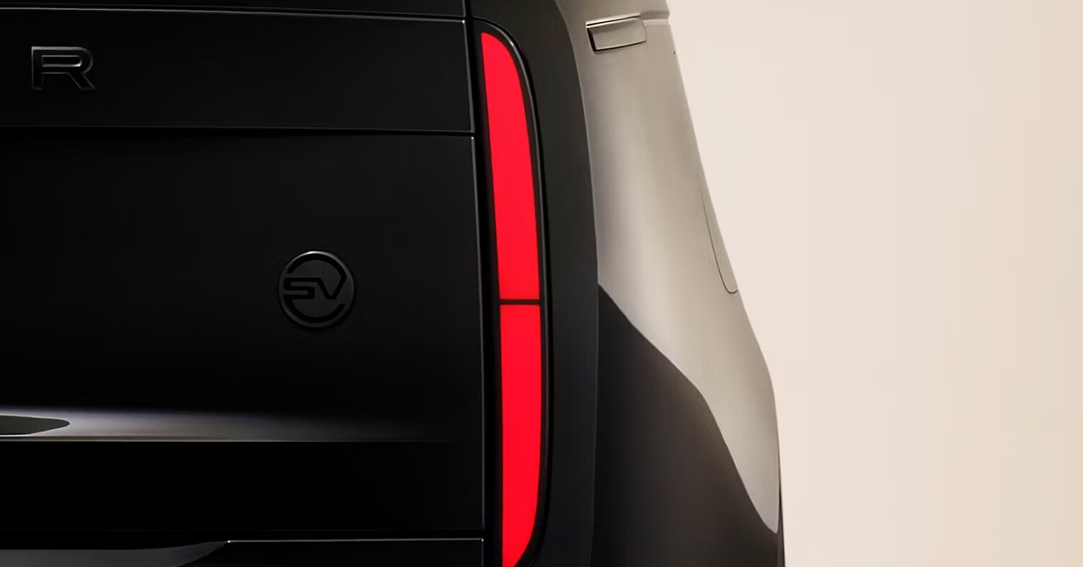 2026 Range Rover SV - SV Badge