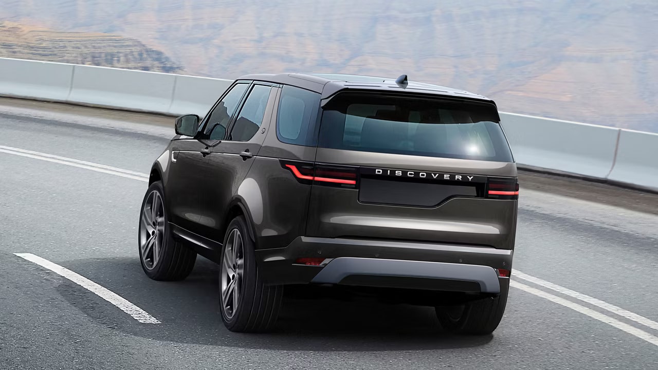 2026 Discovery by Land Rover cruising