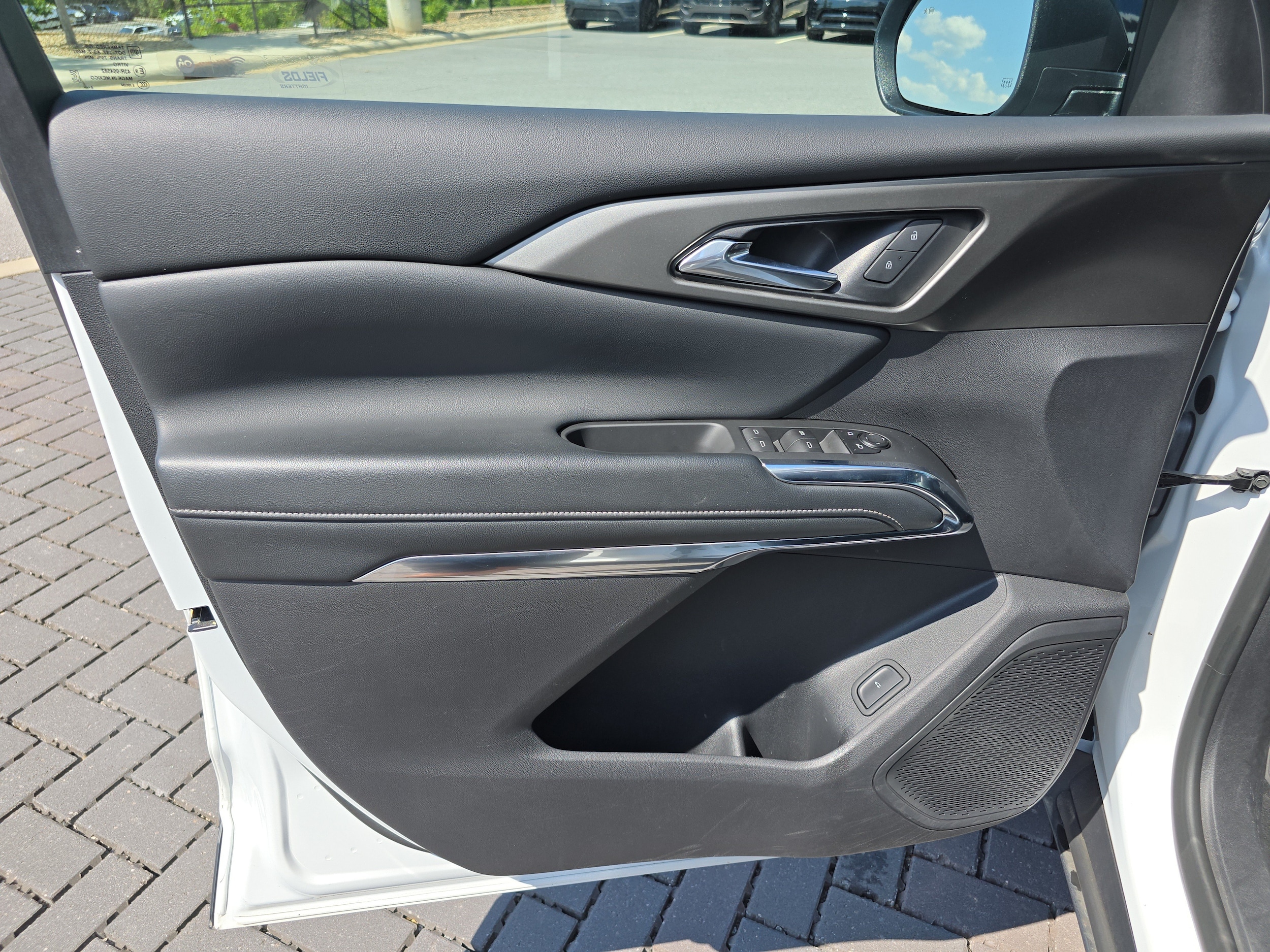 2025 Chevrolet Traverse LT - Photo 18