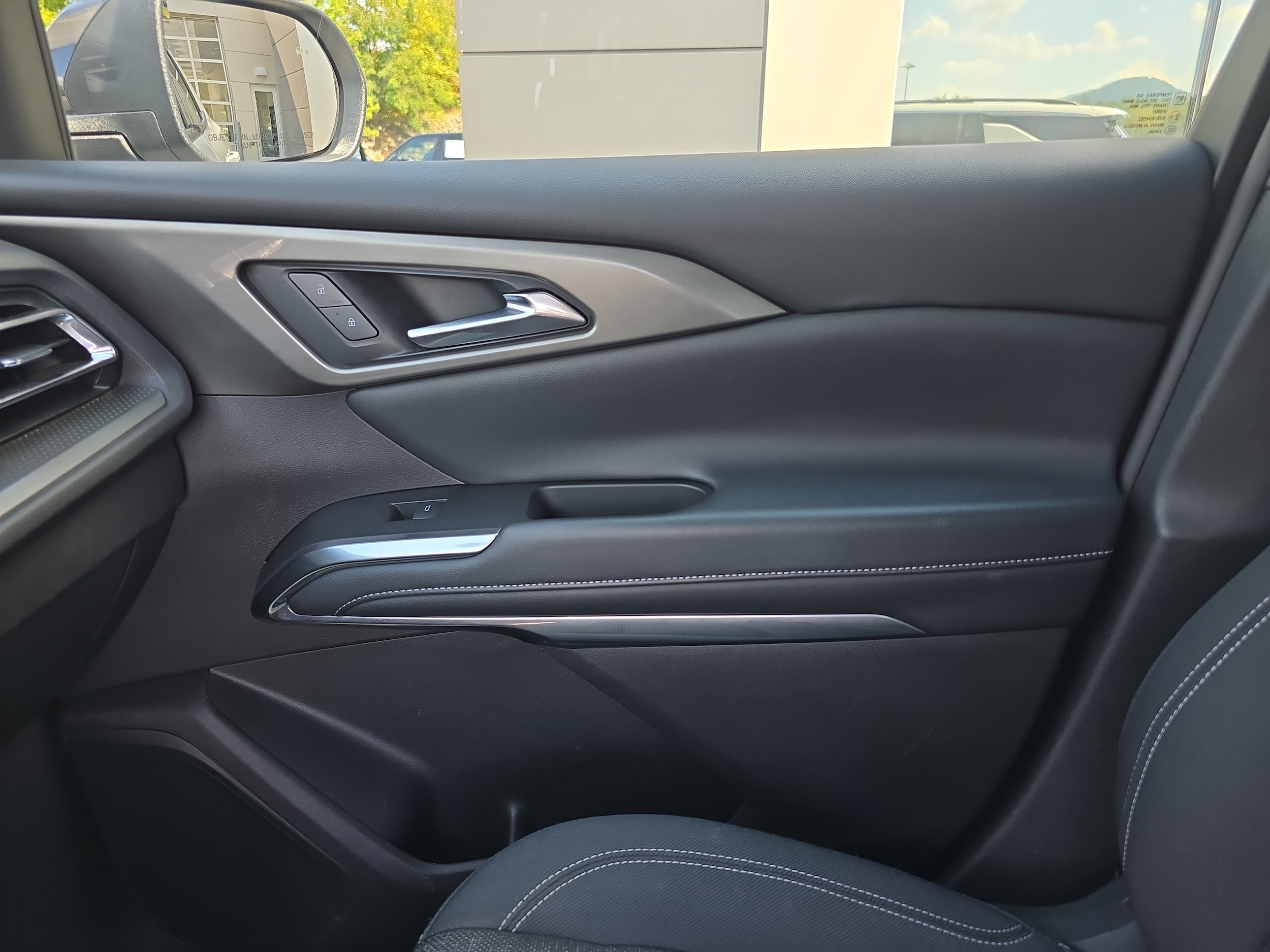 2025 Chevrolet Traverse LT - Photo 23