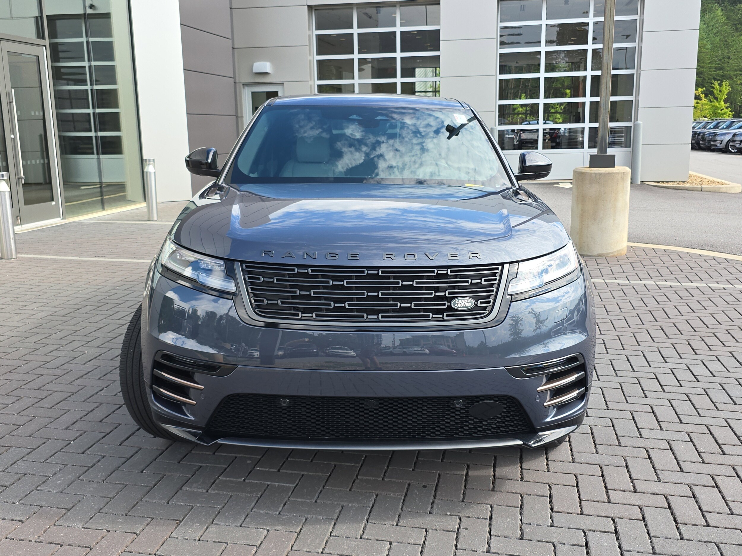 2024 Land Rover Range Rover Velar P250 Dynamic SE photo 2