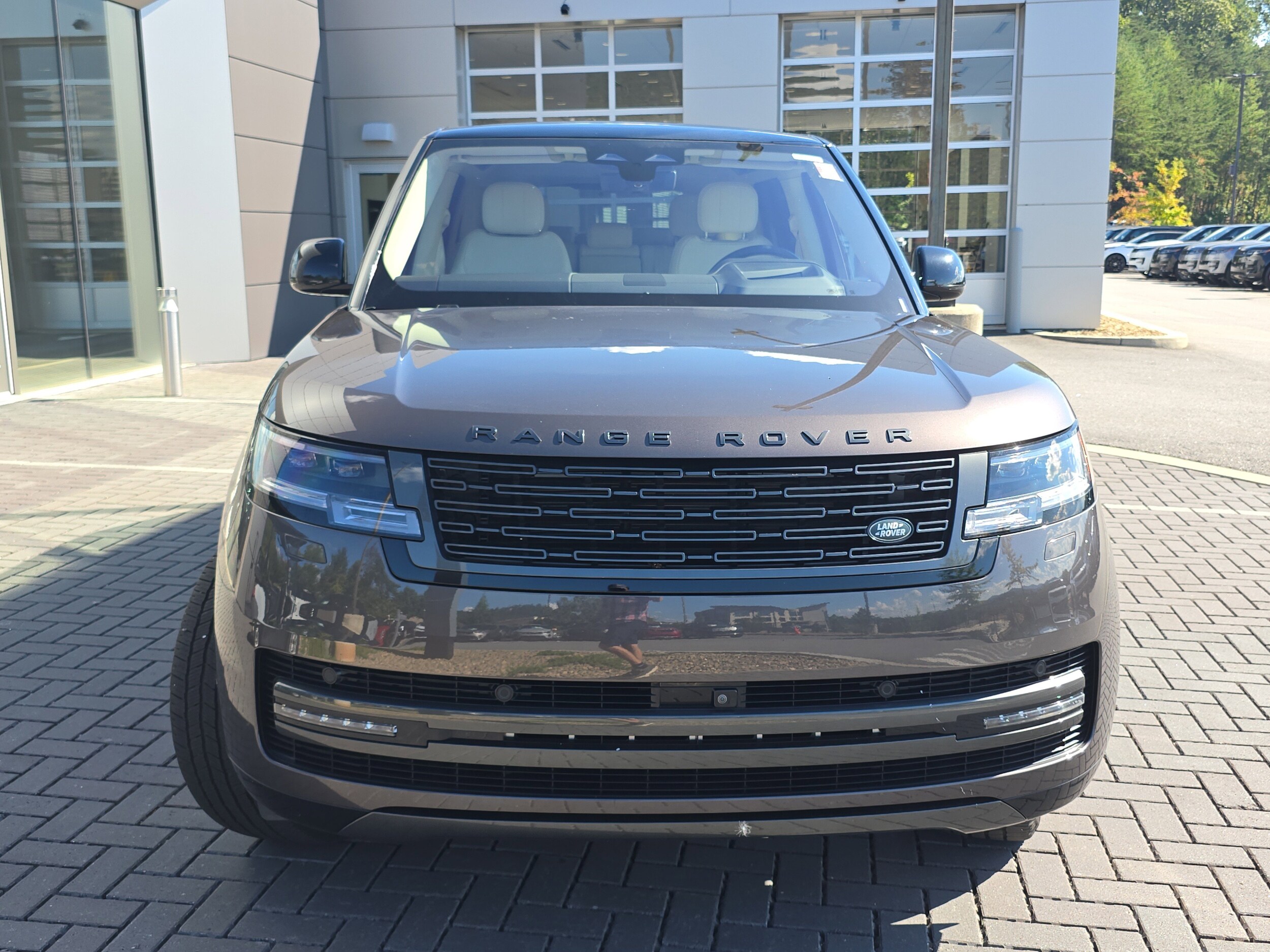 2023 Land Rover Range Rover SE photo 2