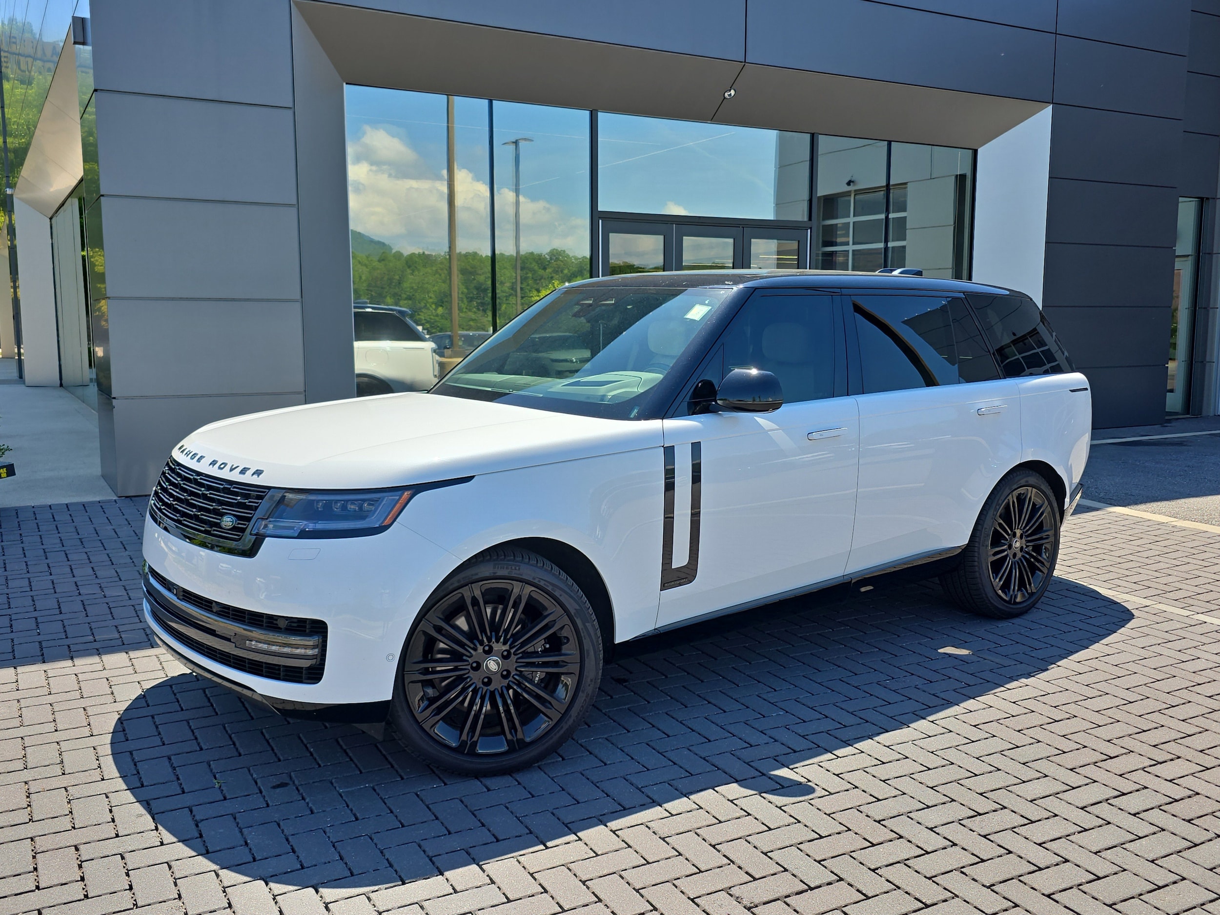 2024 Land Rover Range Rover 4.4 Autobiography LWB 5's photo