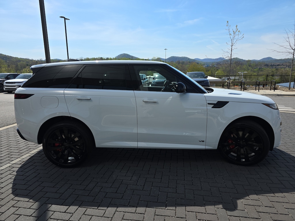 New 2026 Land Rover Range Rover Sport Dynamic SE SUV
