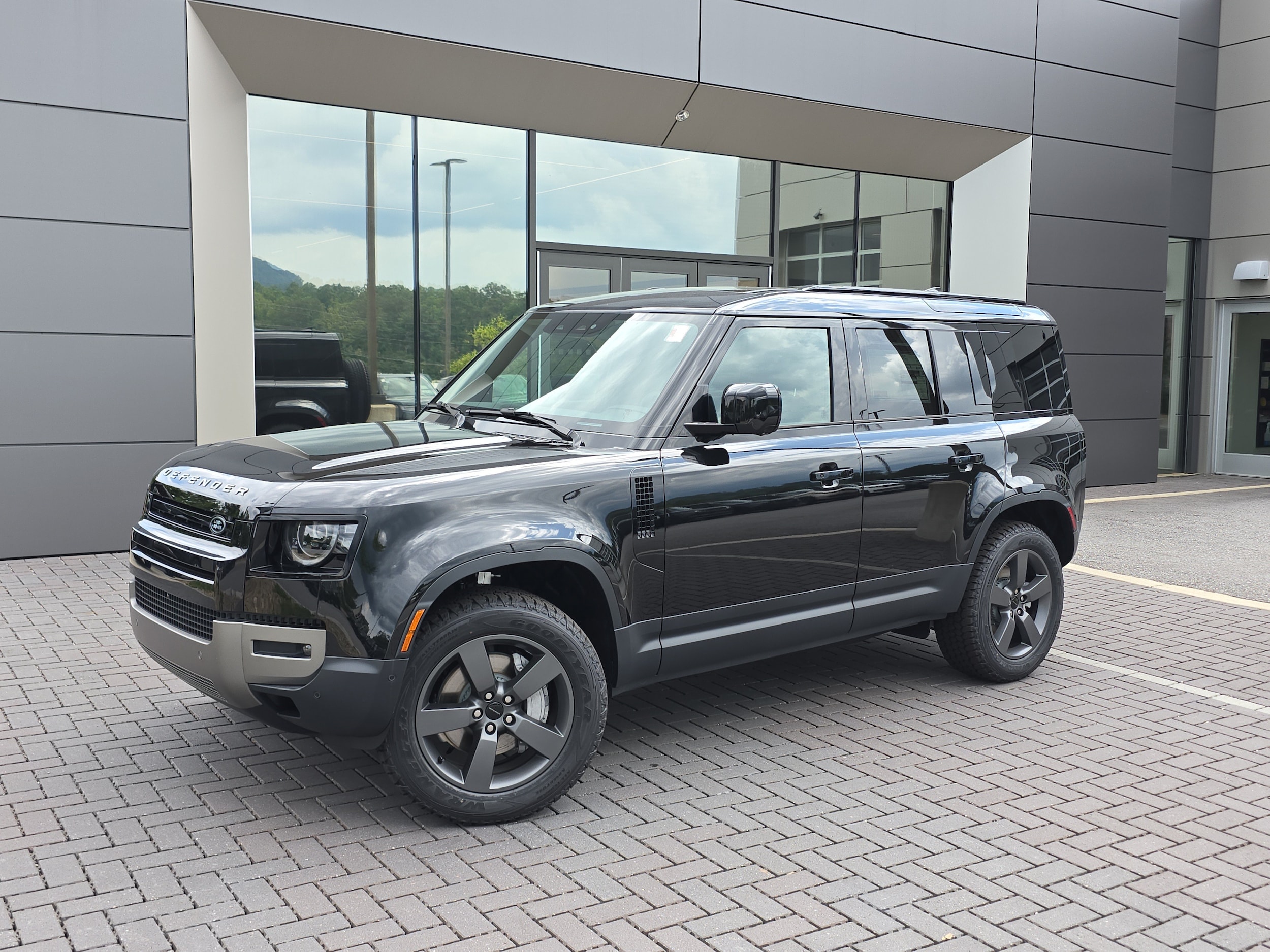 2026 Land Rover Defender 110 S 300PS