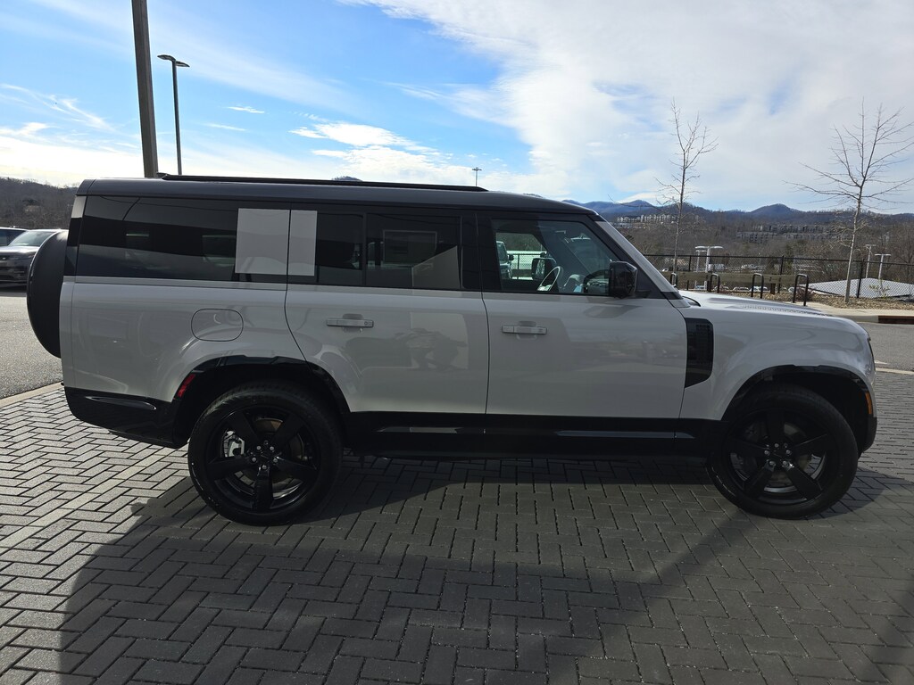 New 2026 Land Rover Defender 130 X-Dynamic SE SUV