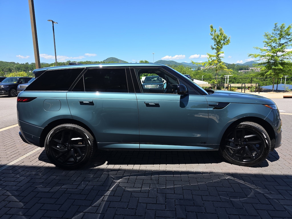 New 2026 Land Rover Range Rover Sport Dynamic SE SUV