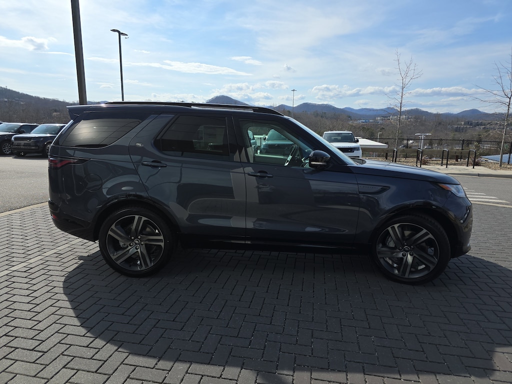 New 2026 Land Rover Discovery Dynamic SE SUV