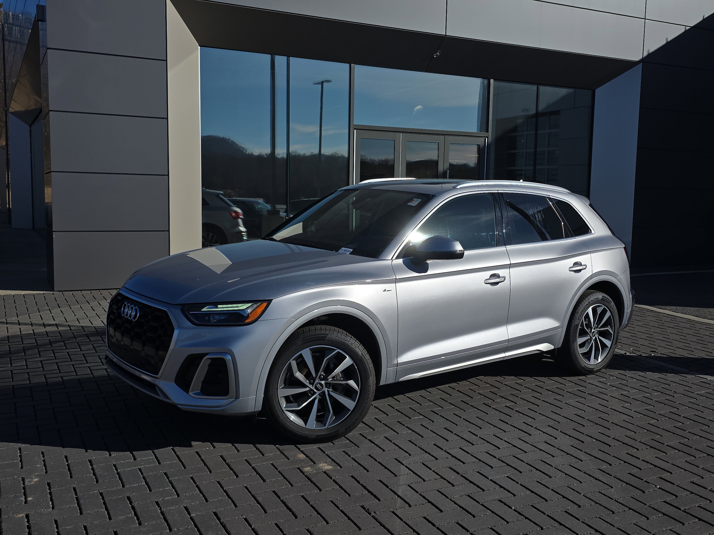 2022 Audi Q5 Premium's photo